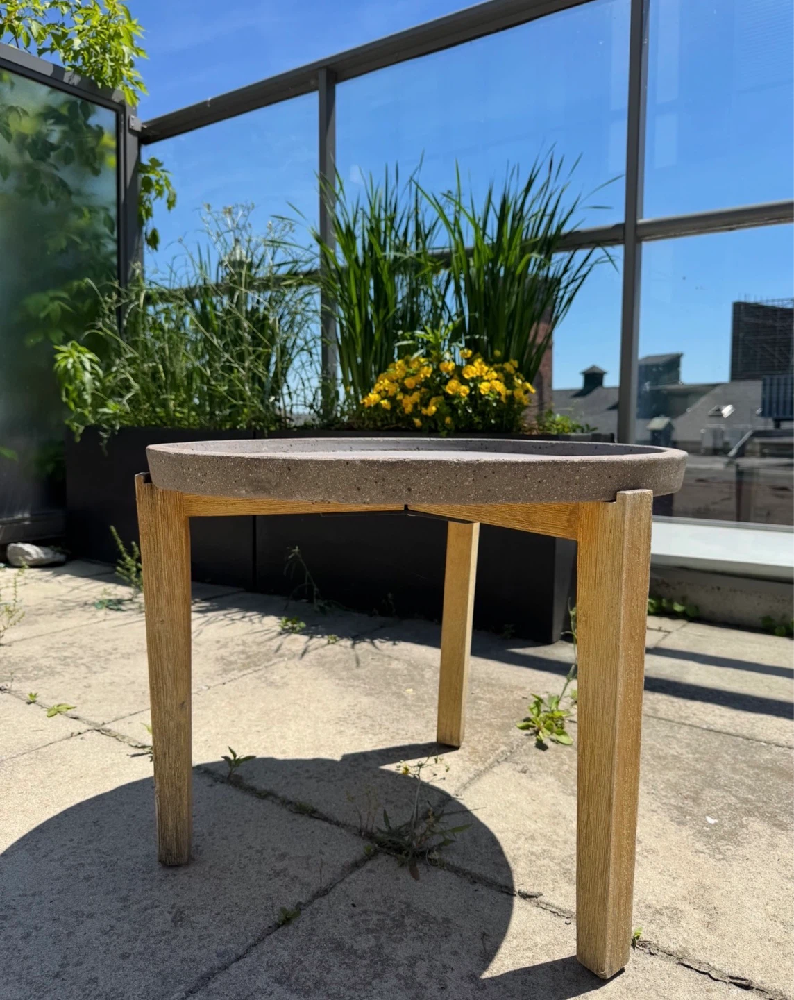 $25 Today only! Patio concrete round garden side table - photo 3