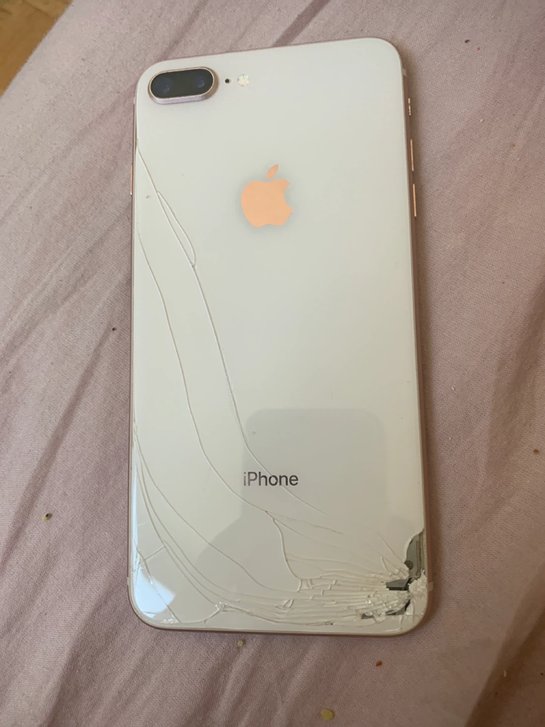 iPhone 8 Plus Rose Gold (Cracked Screen)