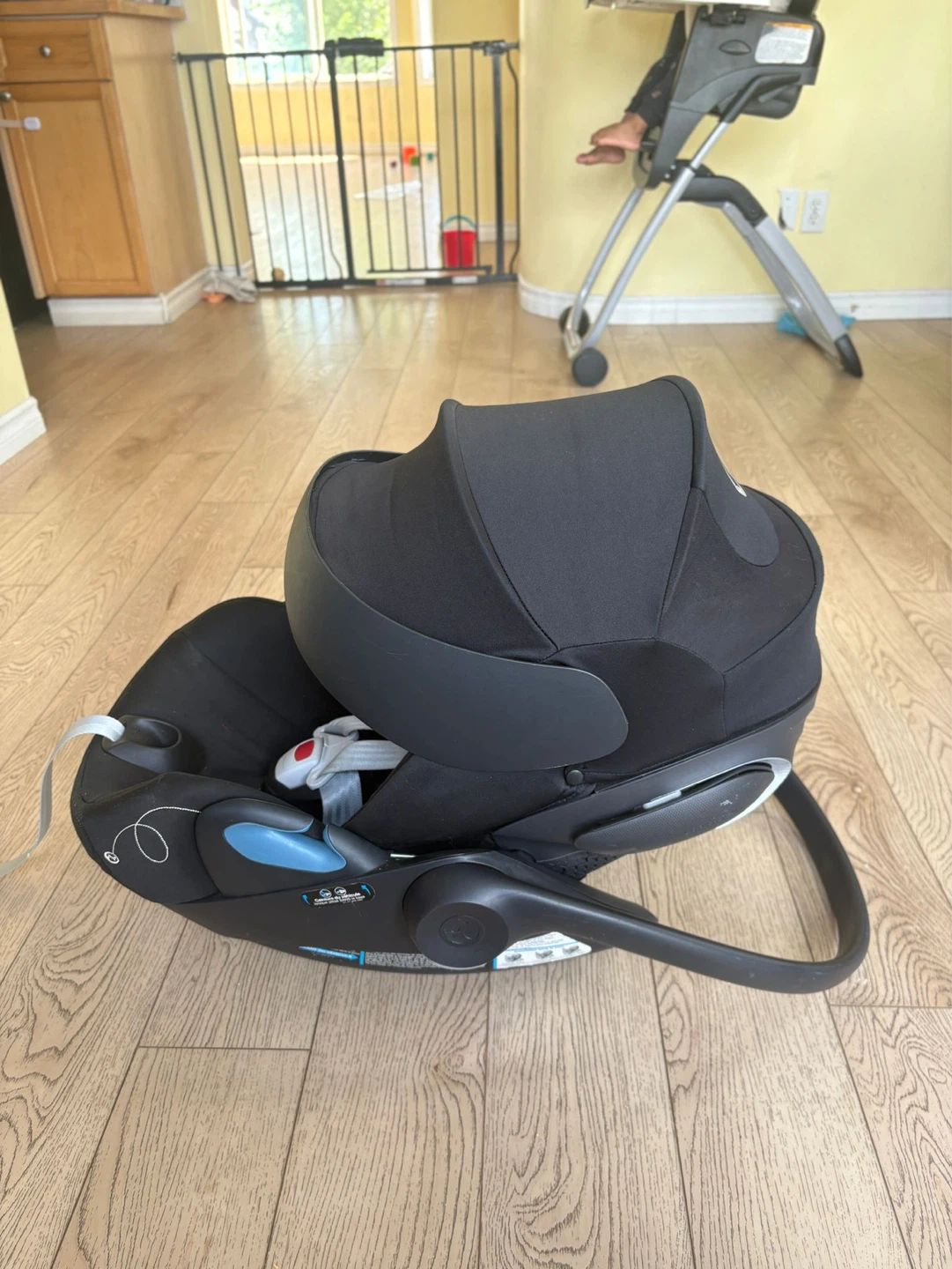 Cybex Cloud G Lux CAN infant car seat base - Moon Black - photo 5
