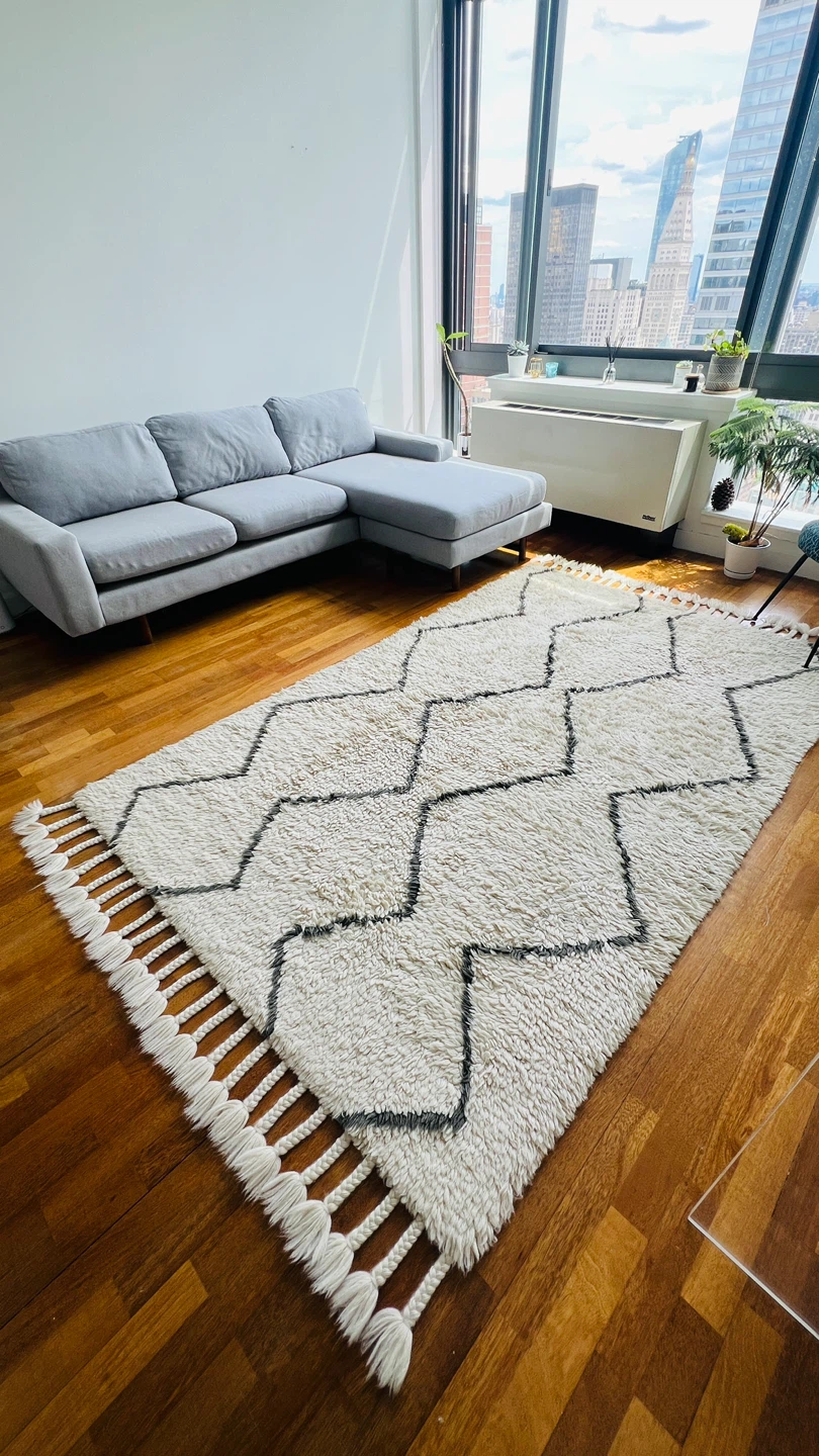 Cream Style Rug with Tassels. Pick up in Herald Square area - photo 4