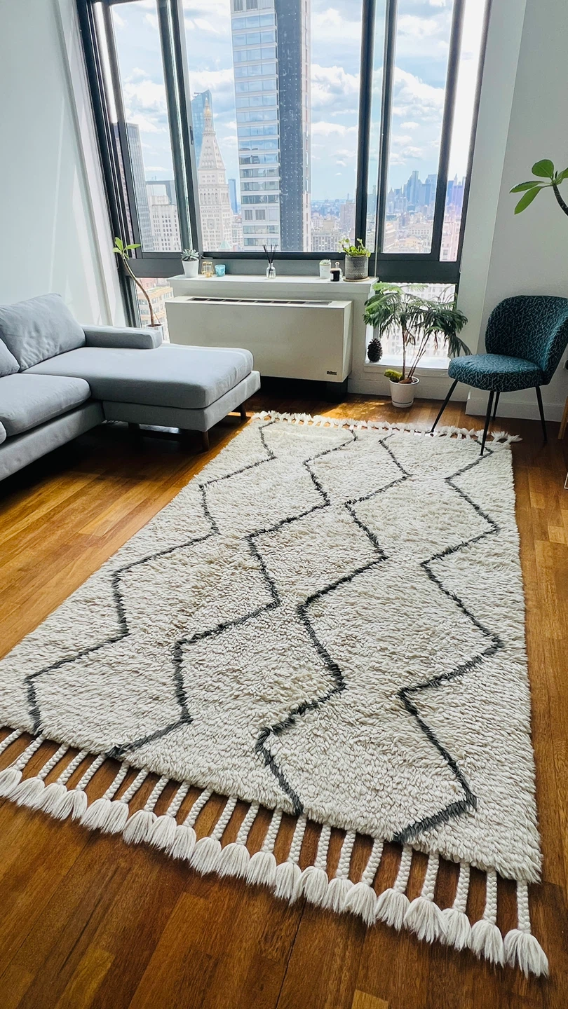 Cream Style Rug with Tassels. Pick up in Herald Square area - photo 3