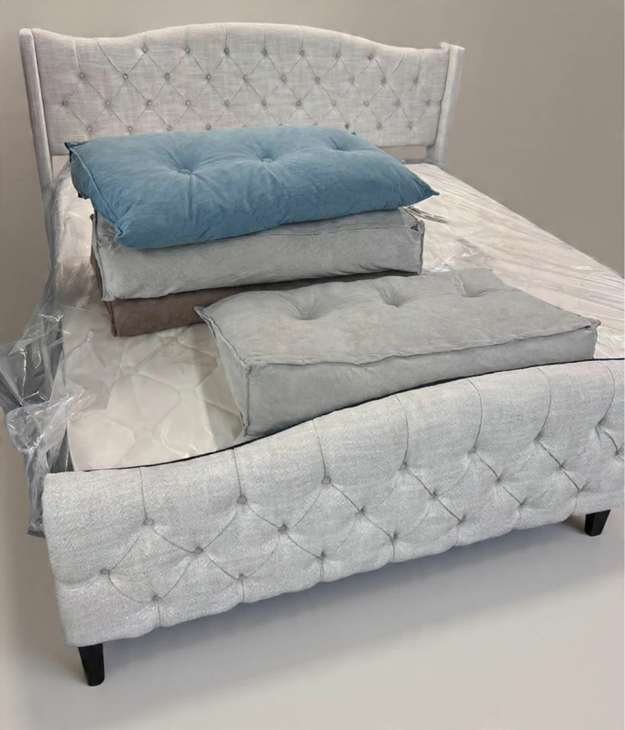 Tufted Upholstered Bed Frame(king size)