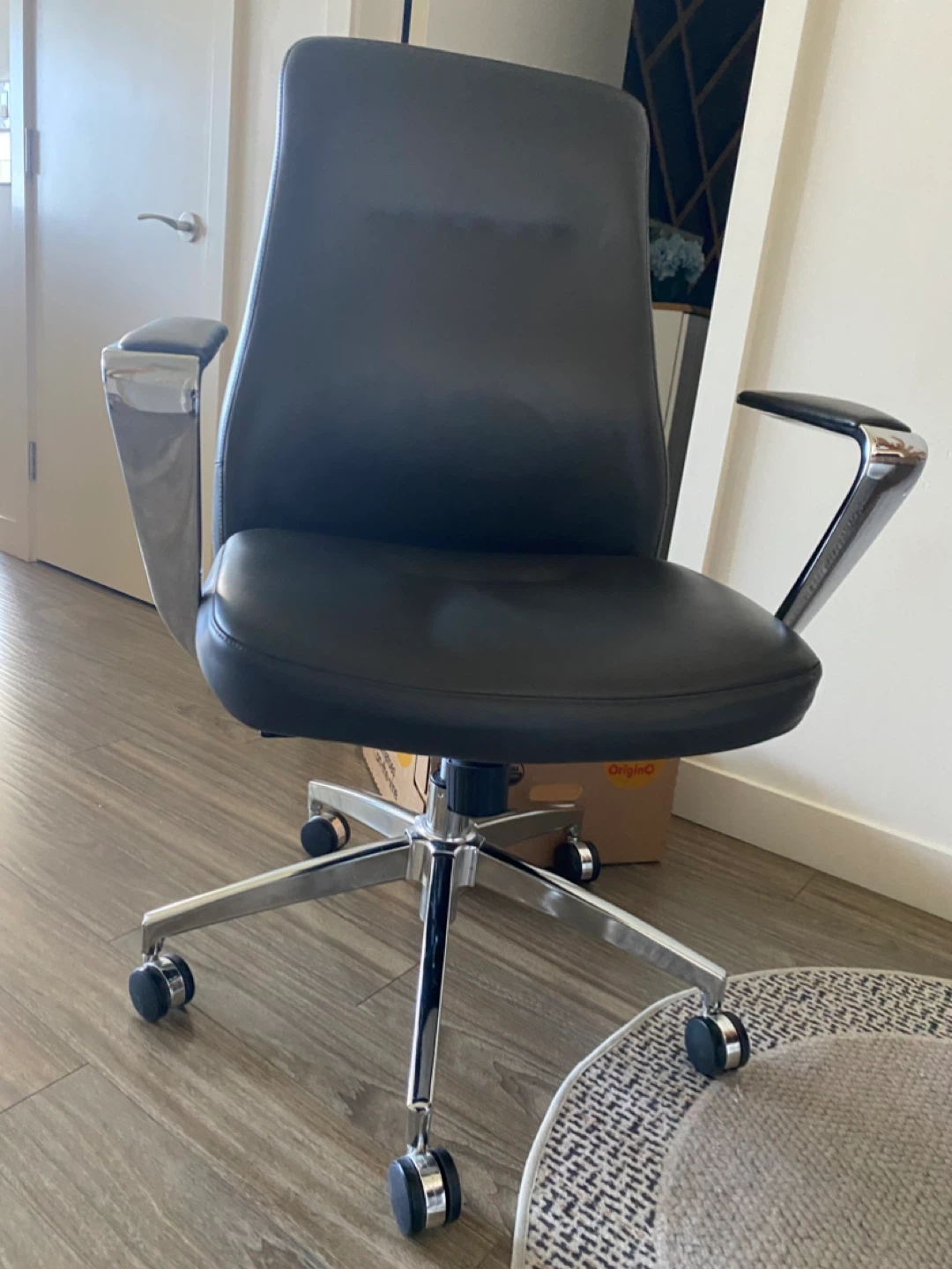 Black Executive Office Chair - photo 2