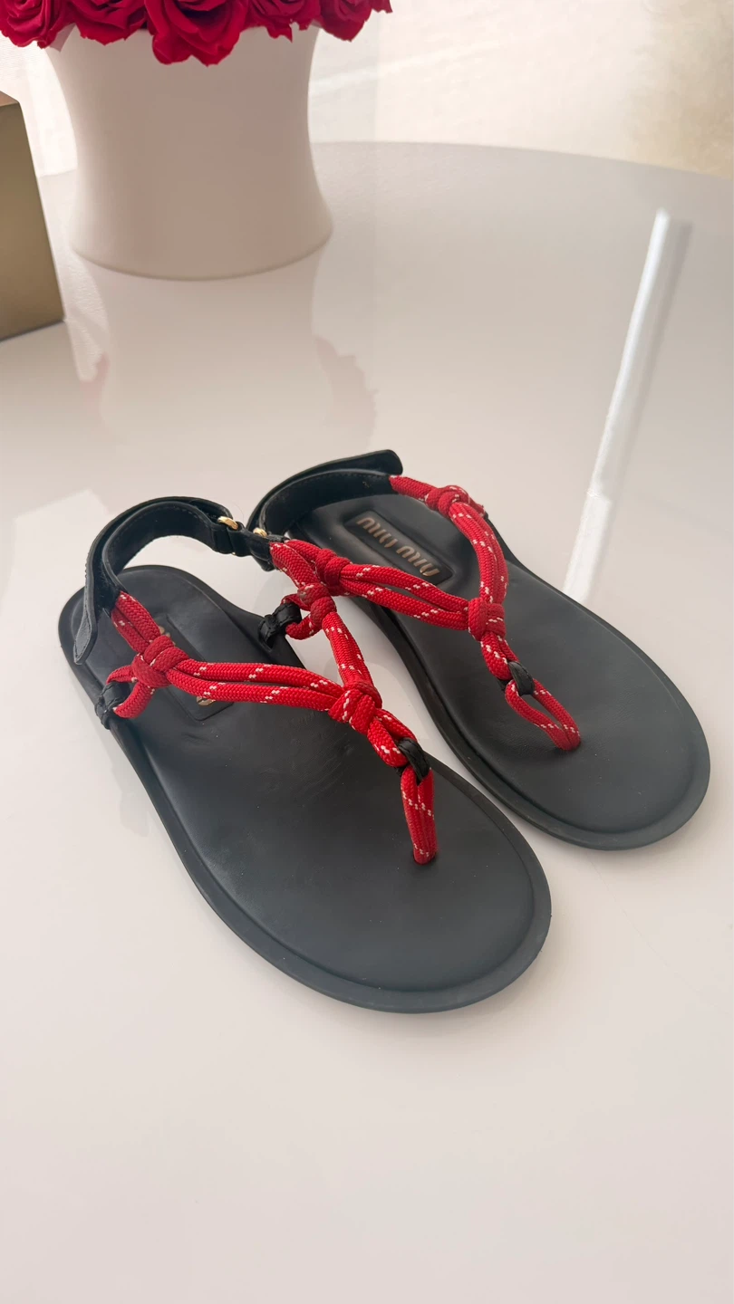 Miu Miu Black Red Rope Detail Flat Sandals - photo 2