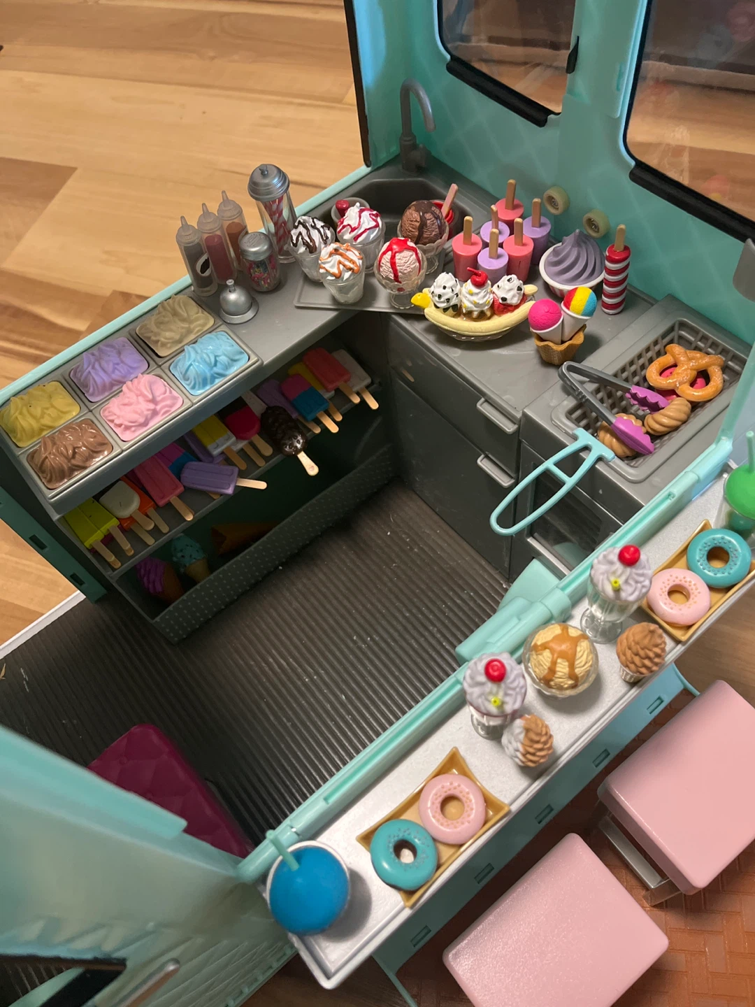 Our Generation Ice Cream Truck Playset - photo 5