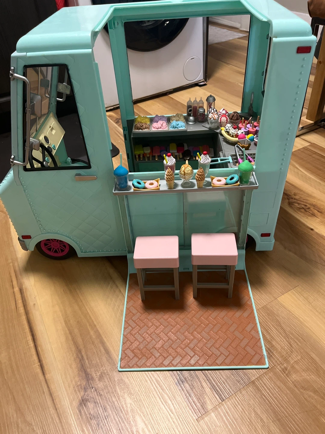 Our Generation Ice Cream Truck Playset - photo 4