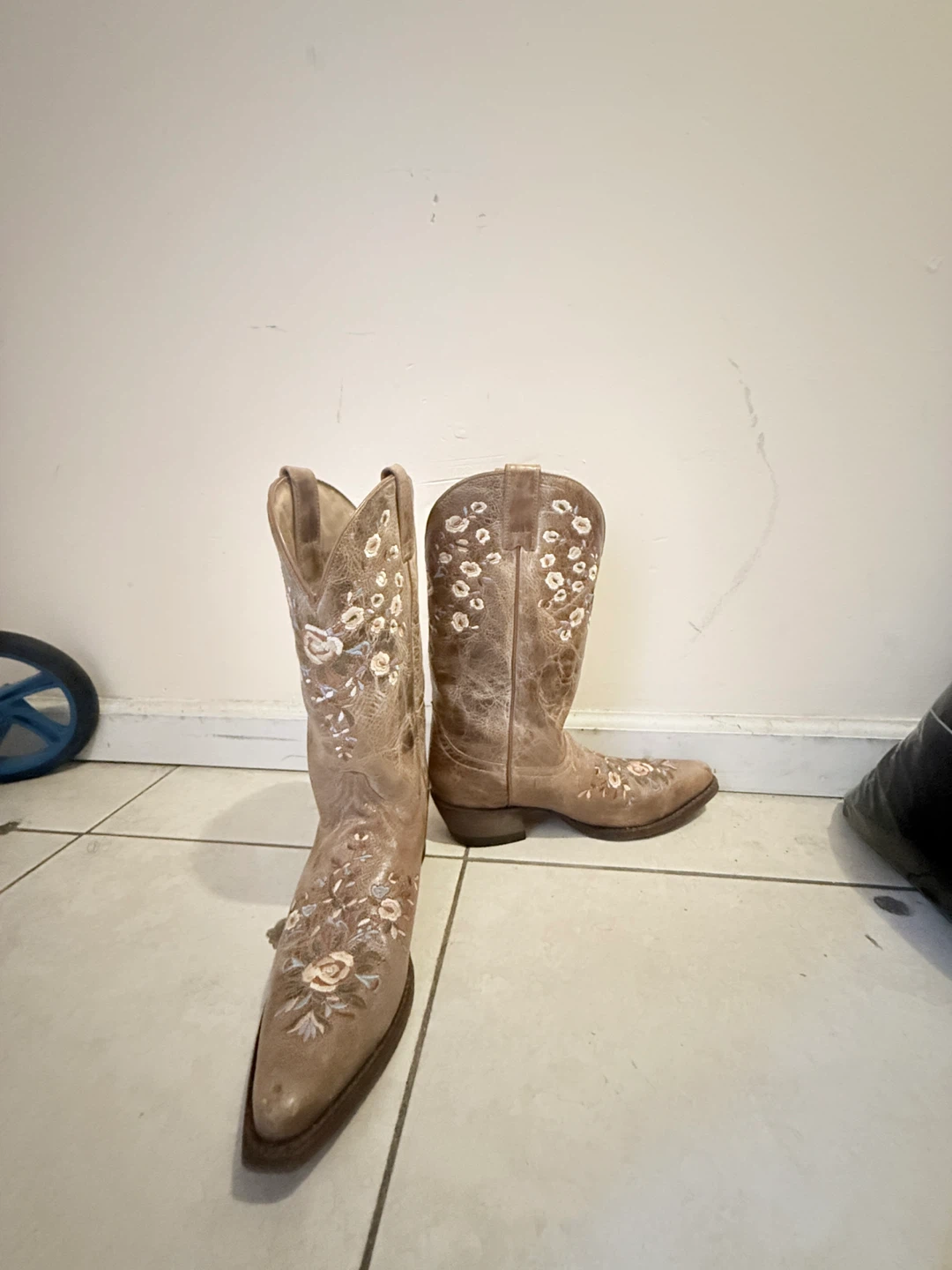 Women's Embroidered Cowboy Boots - photo 5
