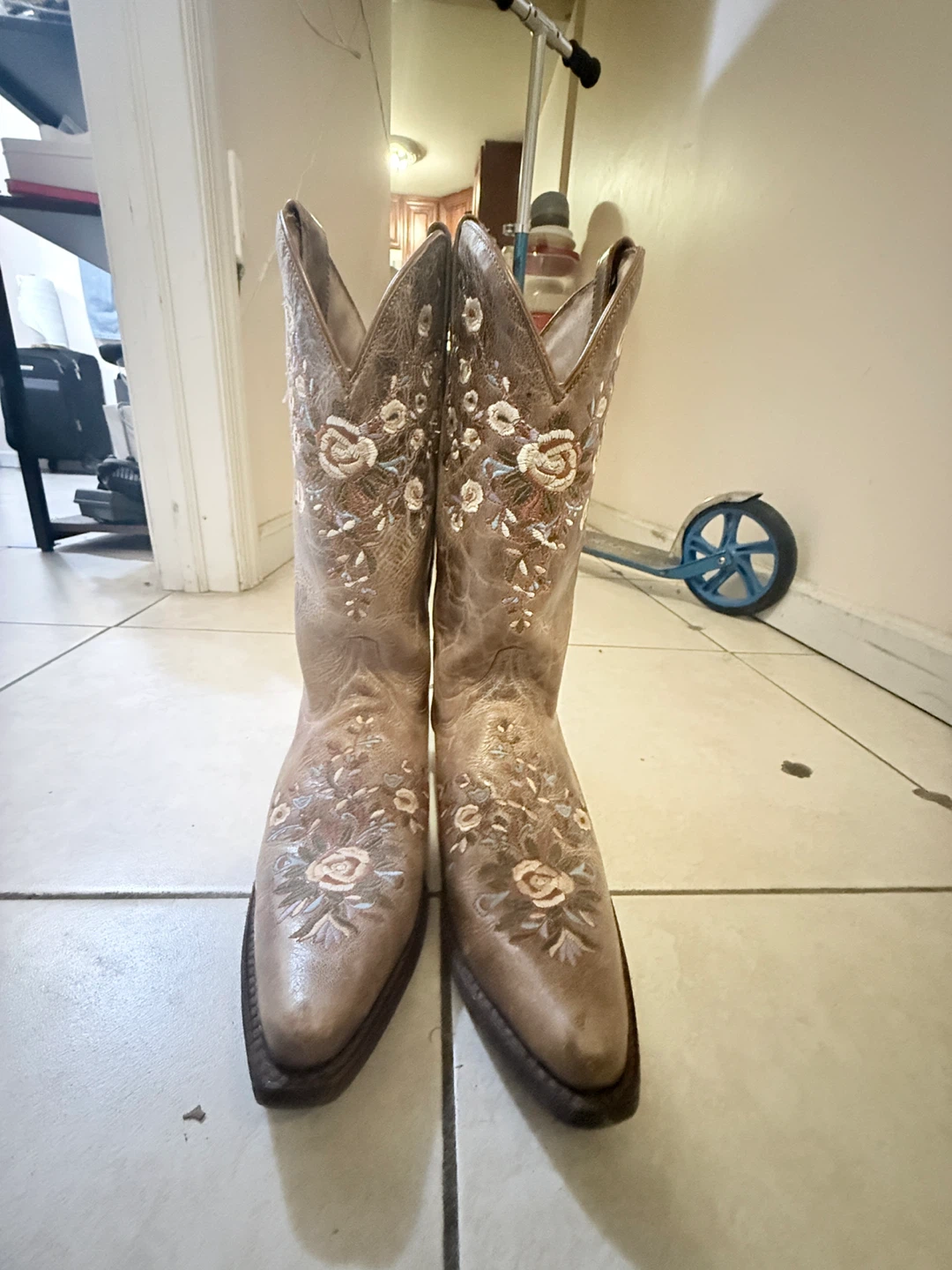 Women's Embroidered Cowboy Boots - photo 2