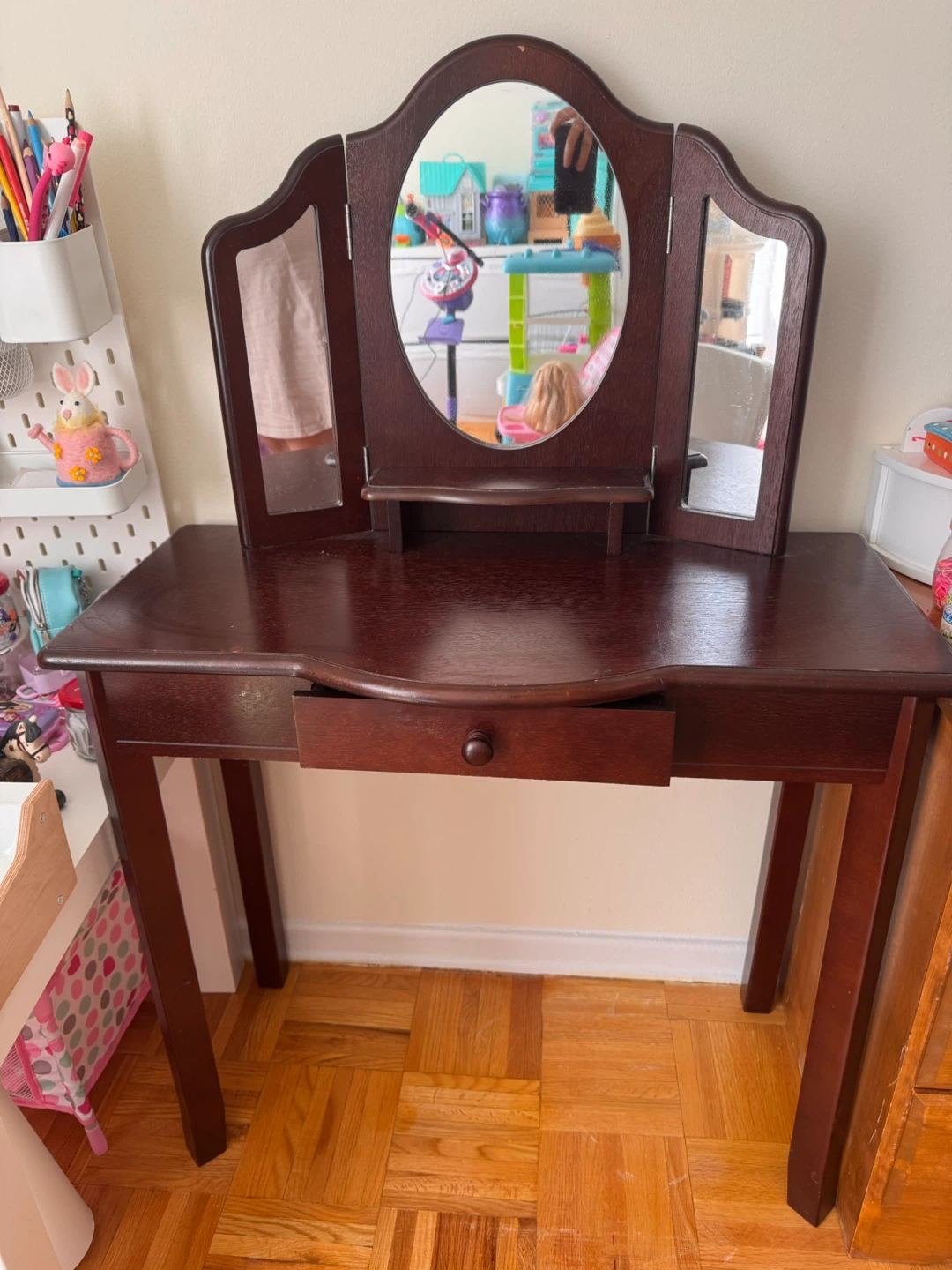 Kid's Vanity makeup