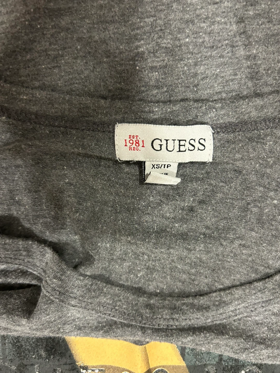Guess t-shirt with roller skate graphic - photo 3