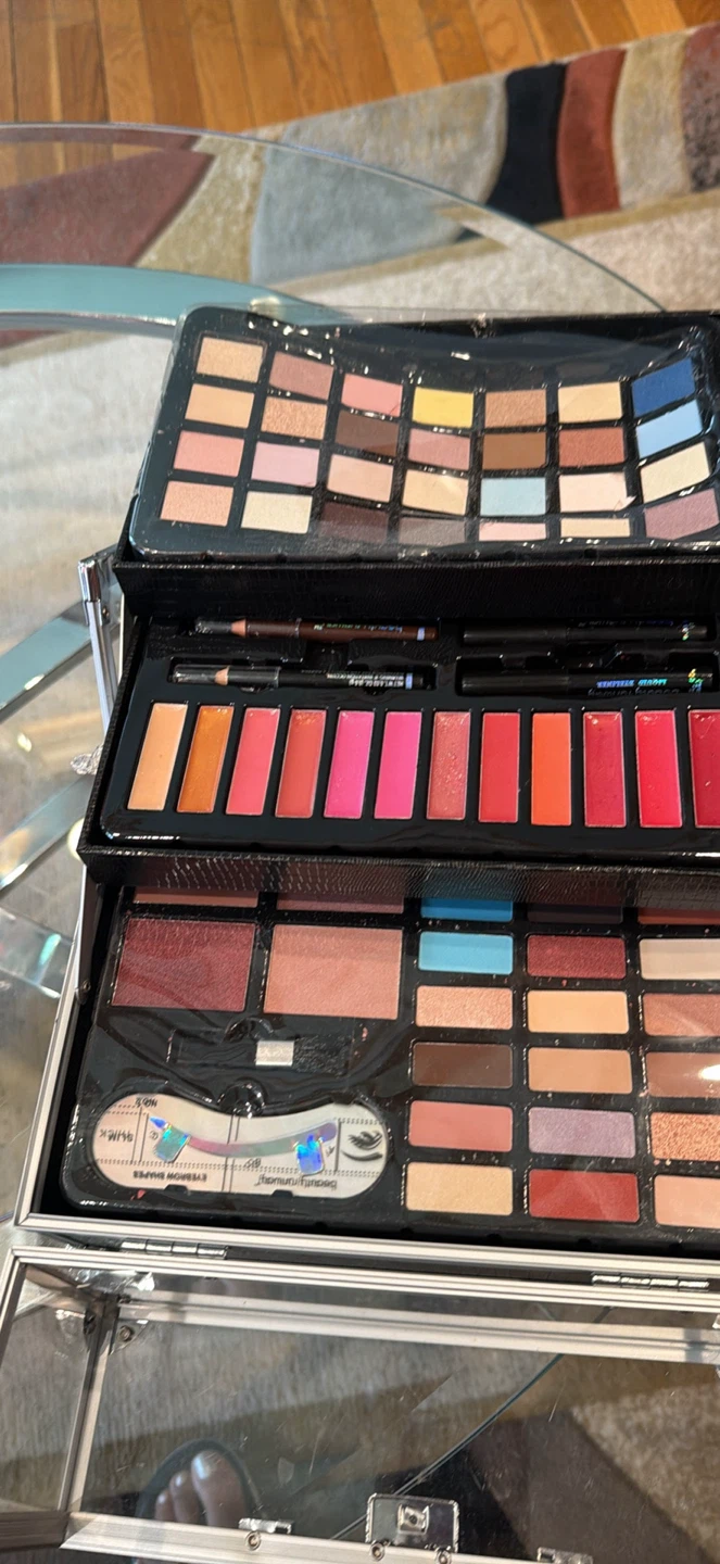 Makeup Train Case with Eyeshadow and Lipstick Palettes - photo 2