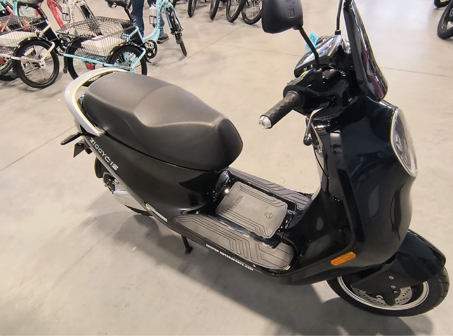 Black ZIGGY 15 Scooter