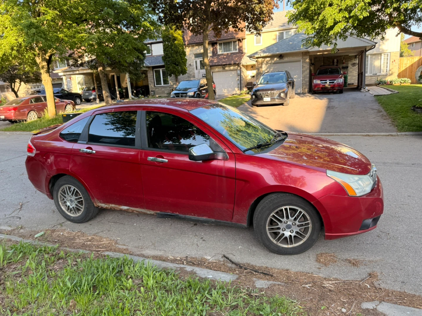 Red Ford Focus Sedan - photo 4