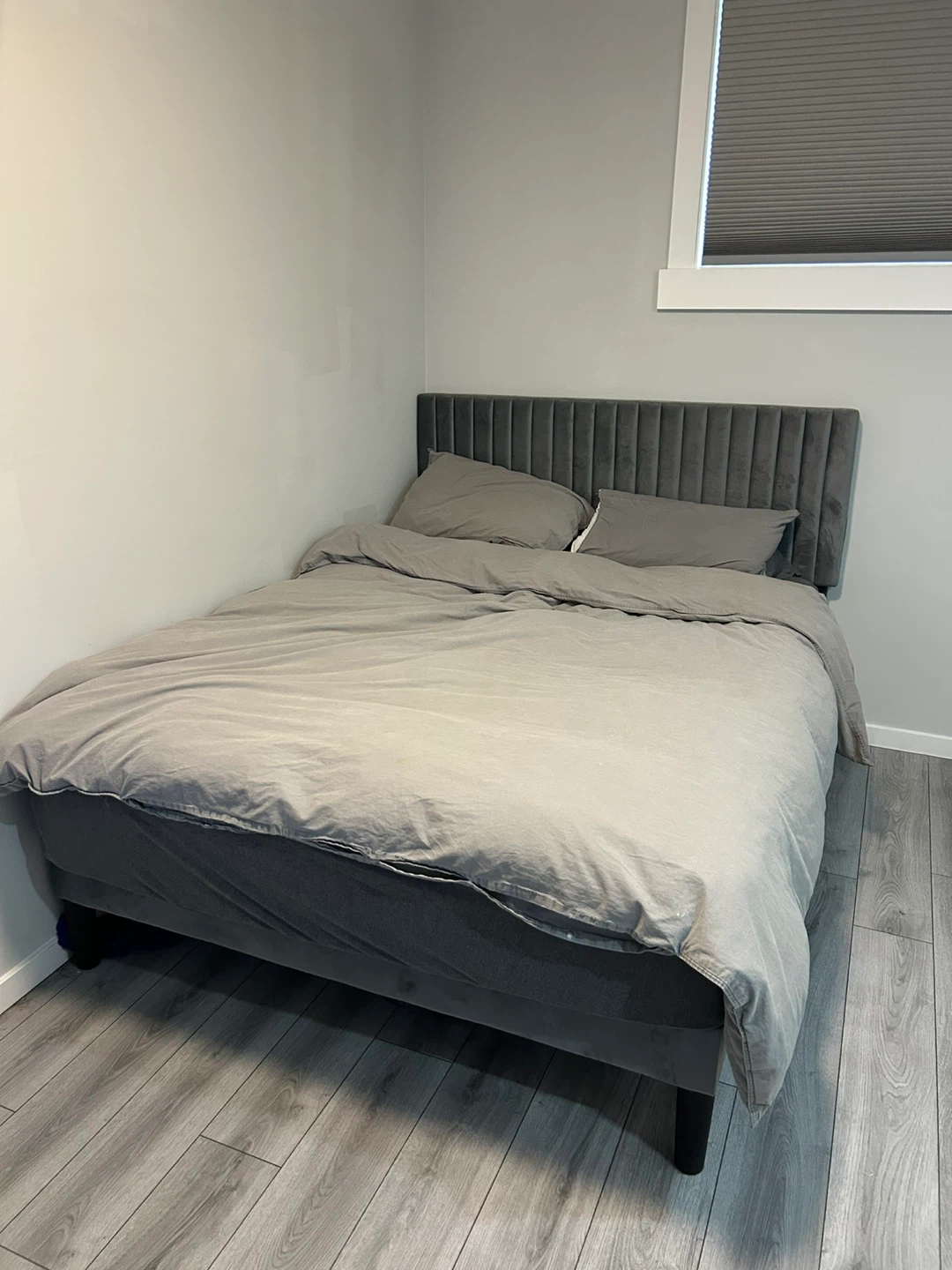 Queen size bed and mattress - photo 3