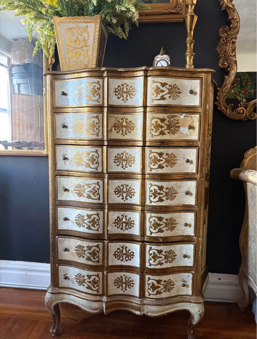 Italian Florentine Gold Gilt Dresser - photo 2