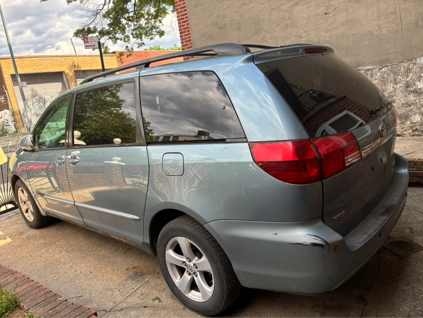 2005Toyota Sienna XLE limited AWD