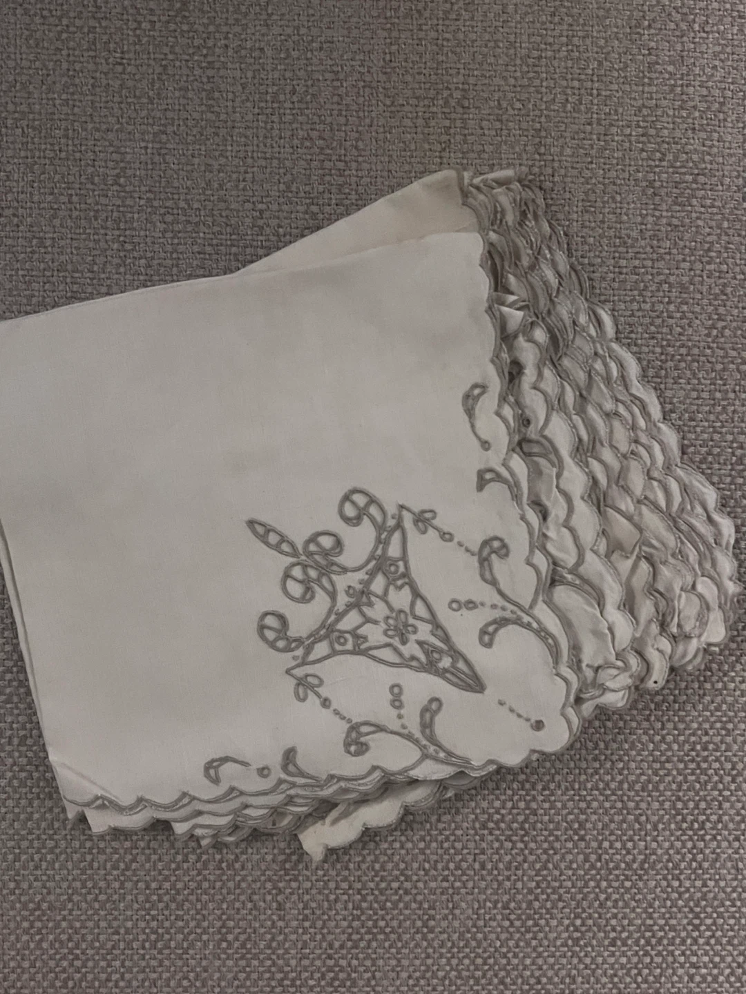 Embroidered Napkins and Tablecloth Set - photo 2
