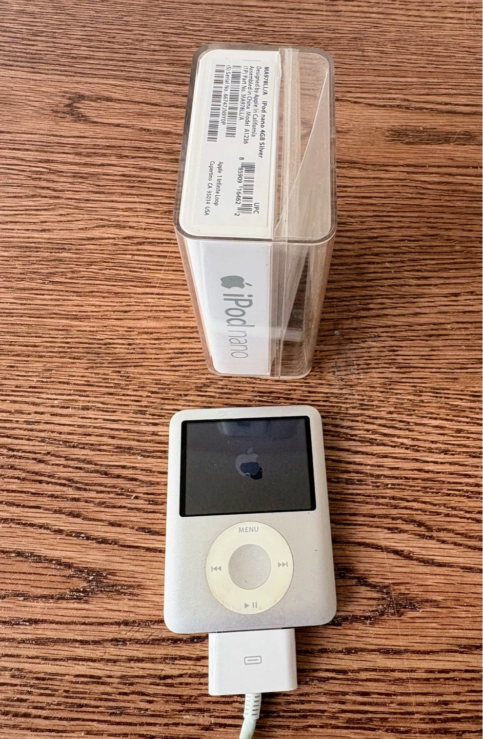 iPod Nano 3rd Gen (4GB) - for parts/repair - With Original Box