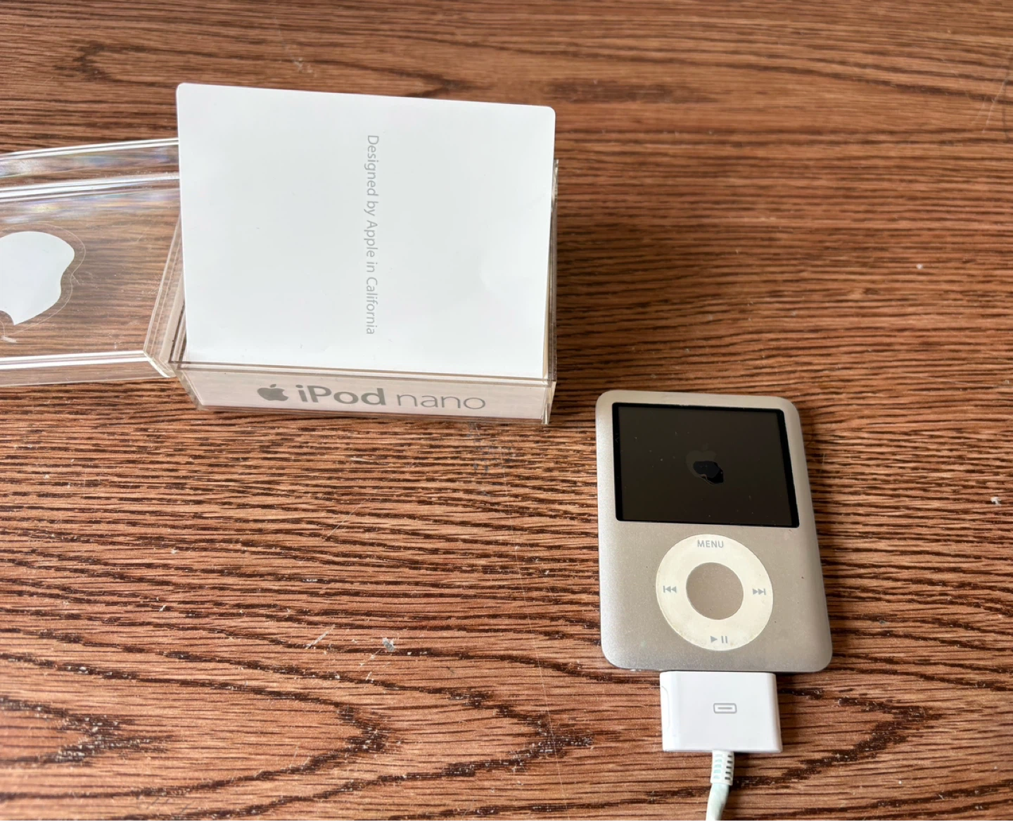 iPod Nano 3rd Gen (4GB) - for parts/repair - With Original Box - photo 2