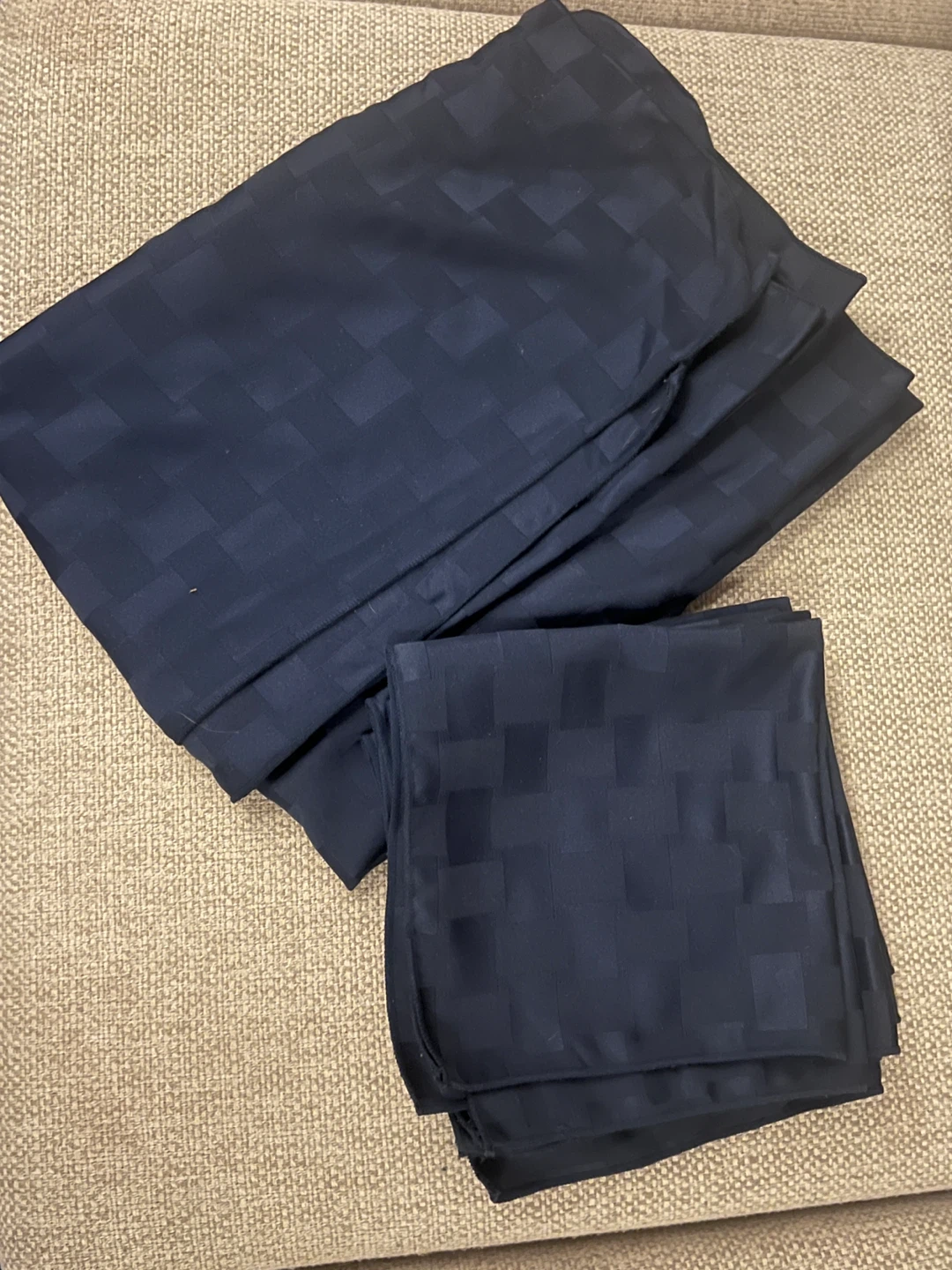 Navy Blue Textured Napkin & Tablcoth Set