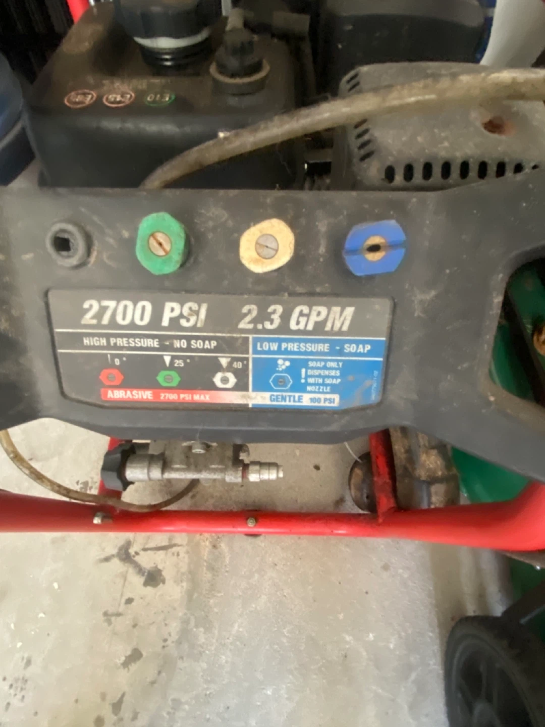 Homelite 2700 PSI / 2.3 GPM gas pressure washer.