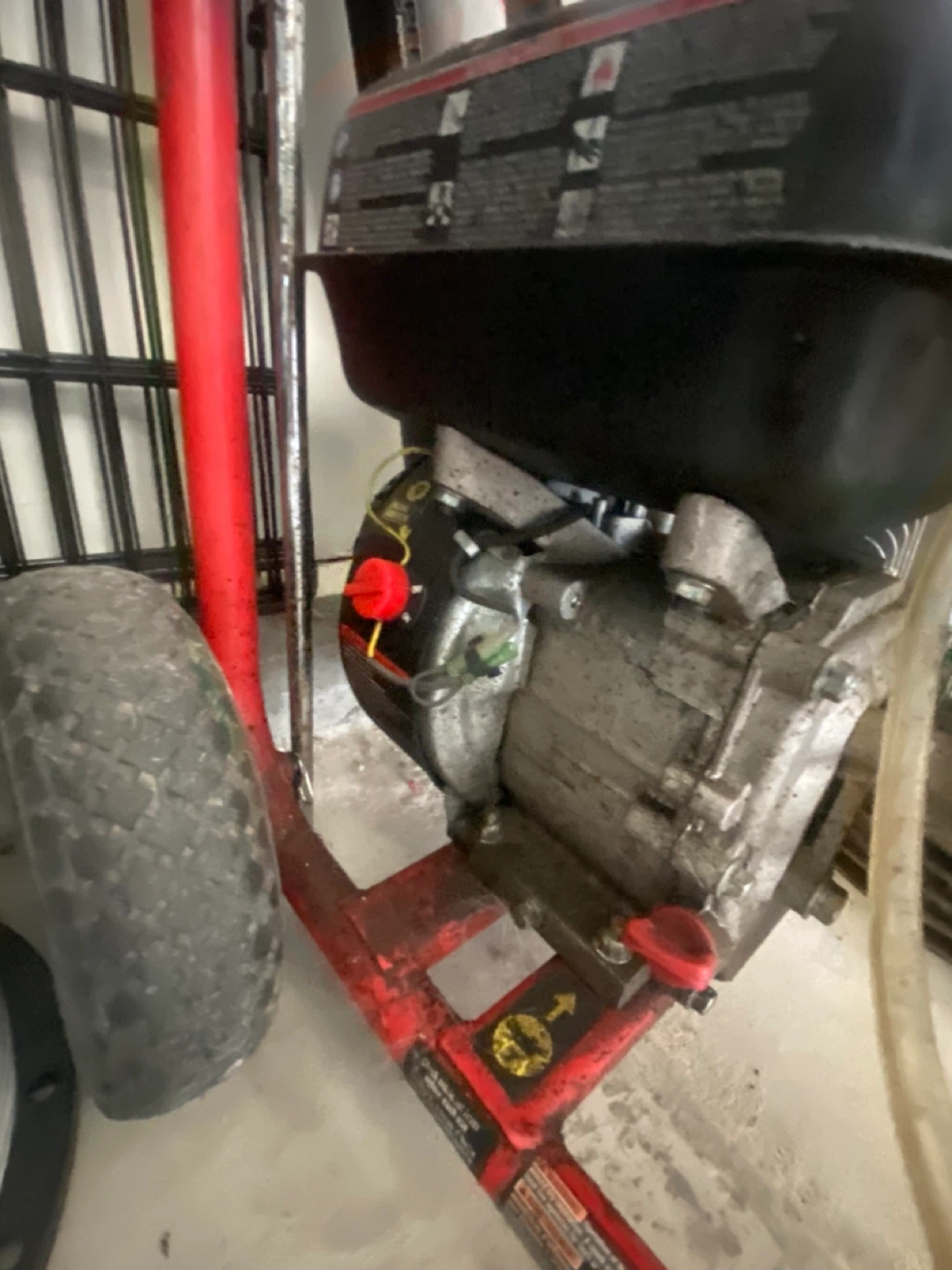Homelite 2700 PSI / 2.3 GPM gas pressure washer. - photo 4
