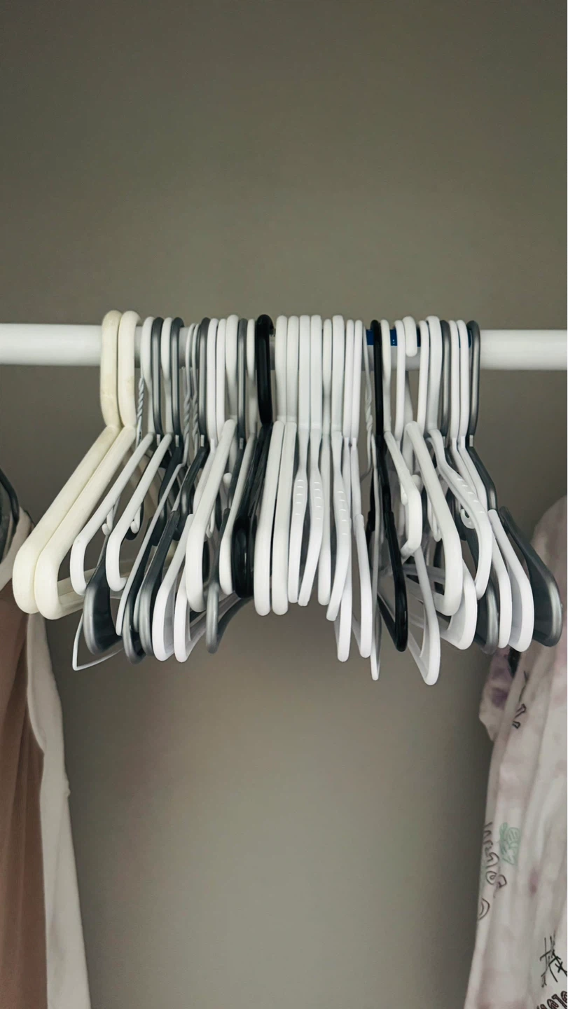 Mixed Plastic Clothes Hangers
