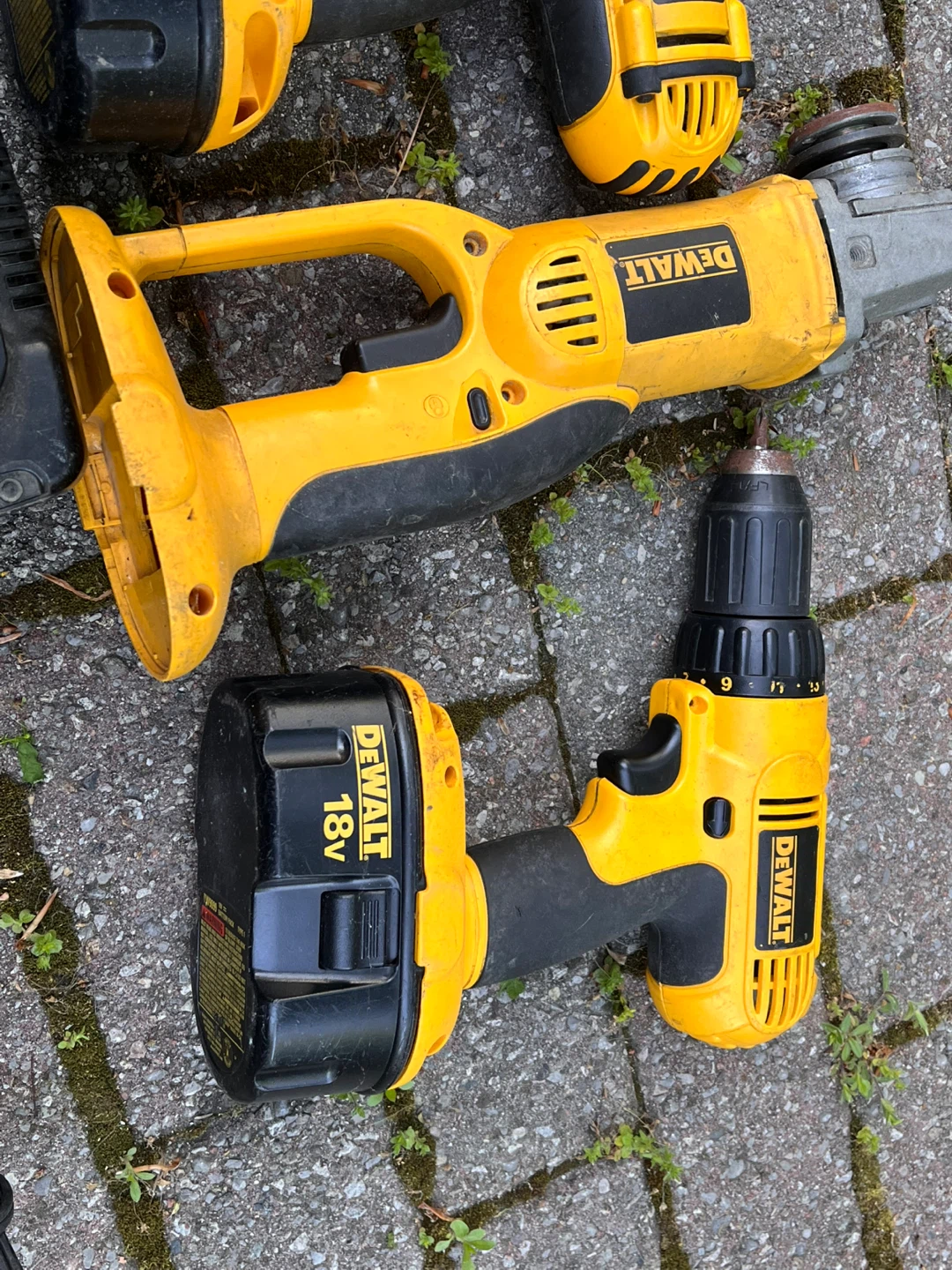 Dewalt cordless grinder and hammer drill - photo 2