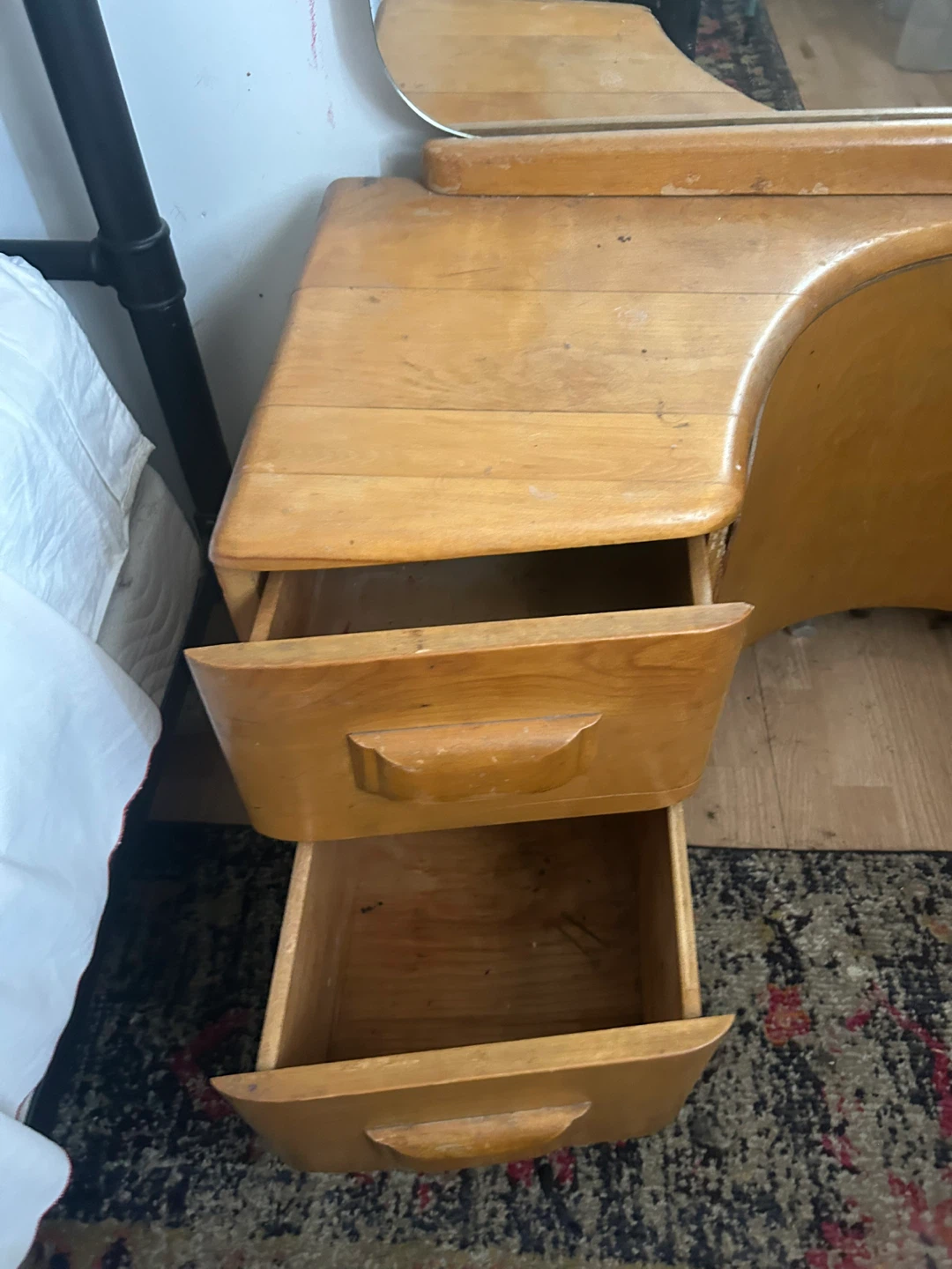 Vintage Vanity Table with Mirror - photo 3