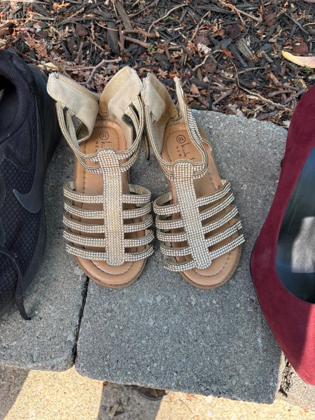 Nicole Miller Sparkly Gold Sandals Size 10