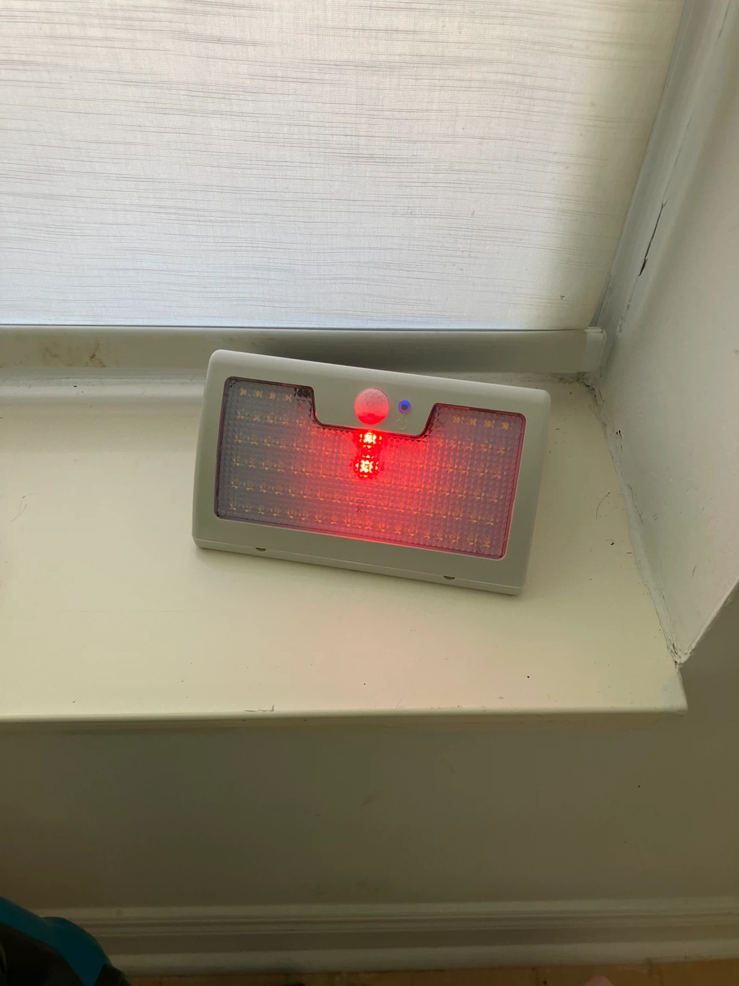 Solar Motion Sensor Light with Remote Control - photo 3