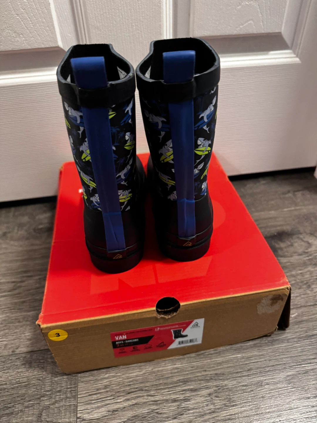 Boys' Shark Rain Boots Size 3 - photo 3