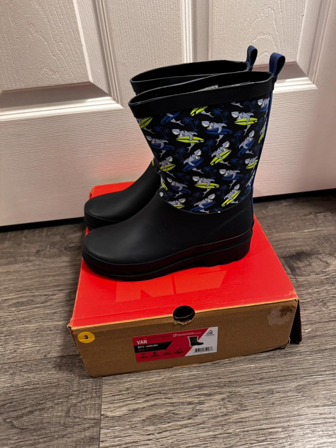 Boys' Shark Rain Boots Size 3 - photo 2