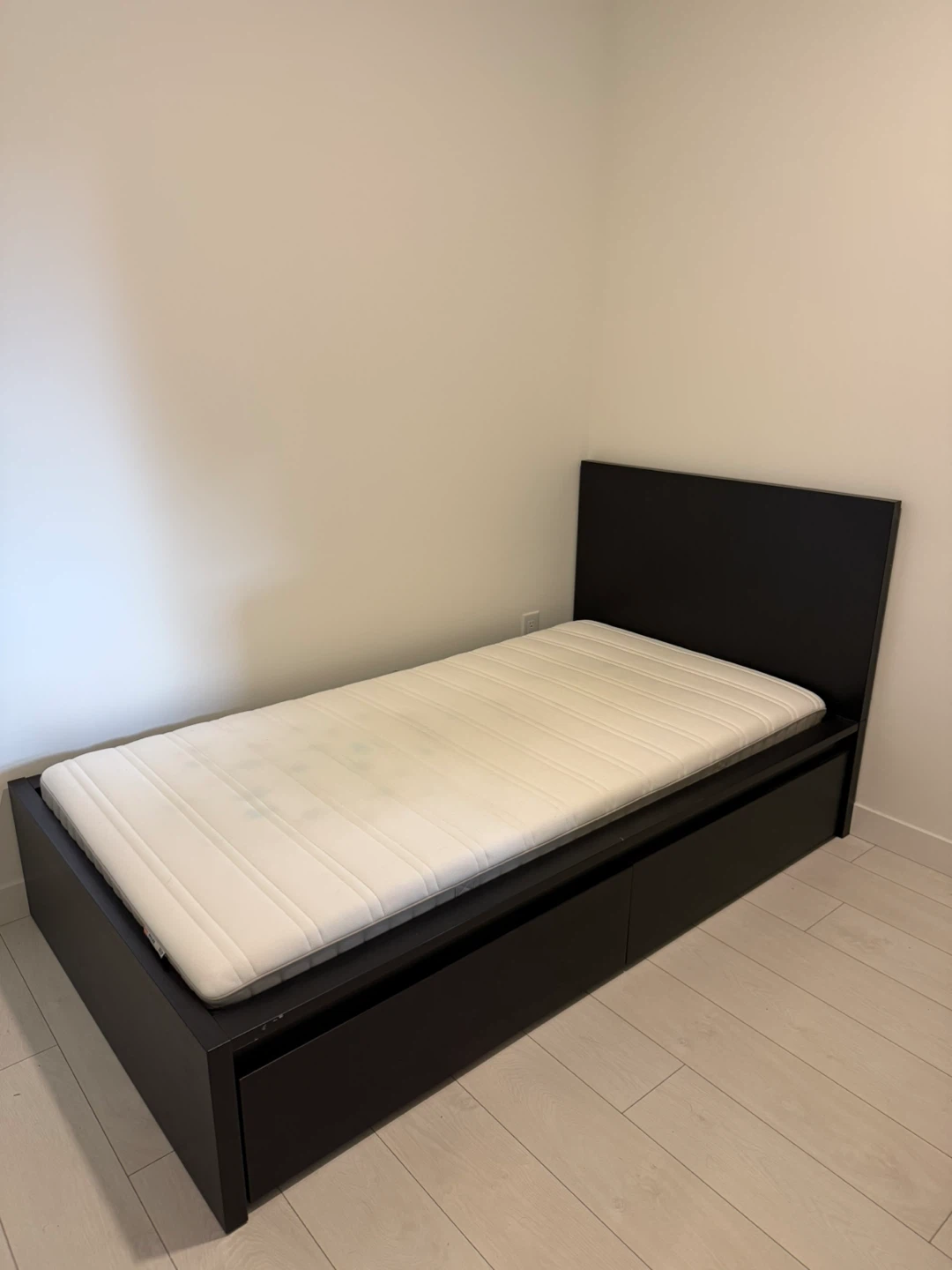 Twin Size Bed with Mattress