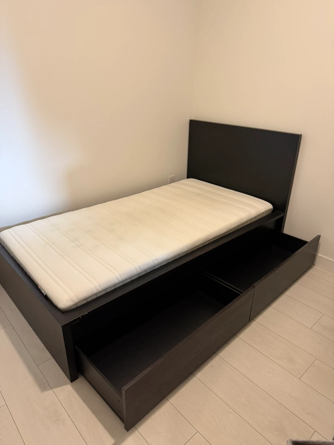 Twin Size Bed with Mattress - photo 2