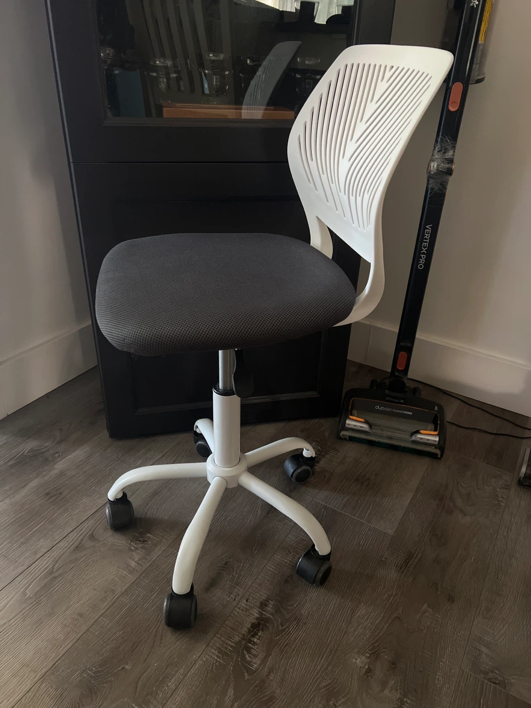 White and Grey Office Chair - photo 2