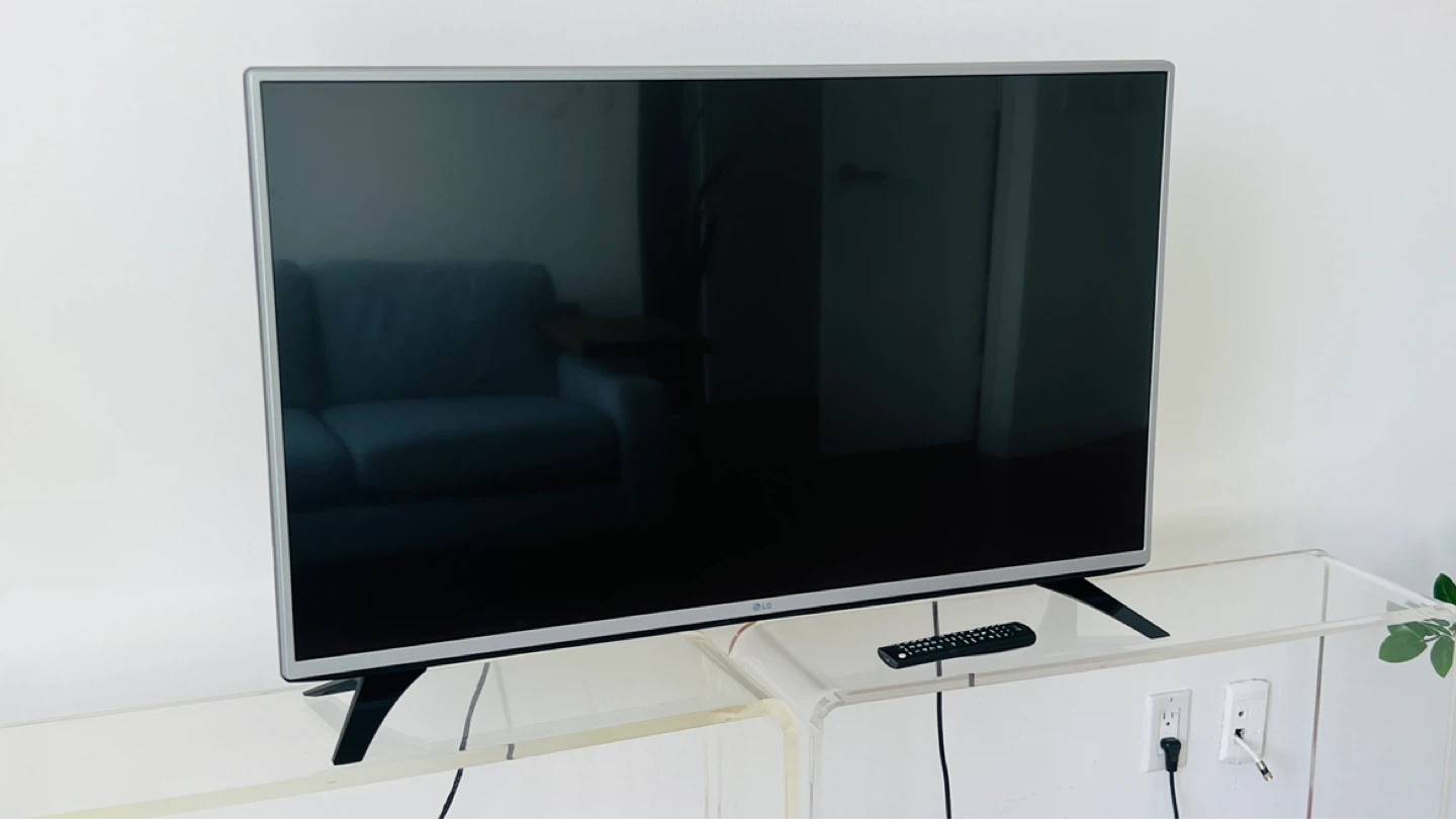 LG Television 43 inches diagonal size screen. Pick up Midtown