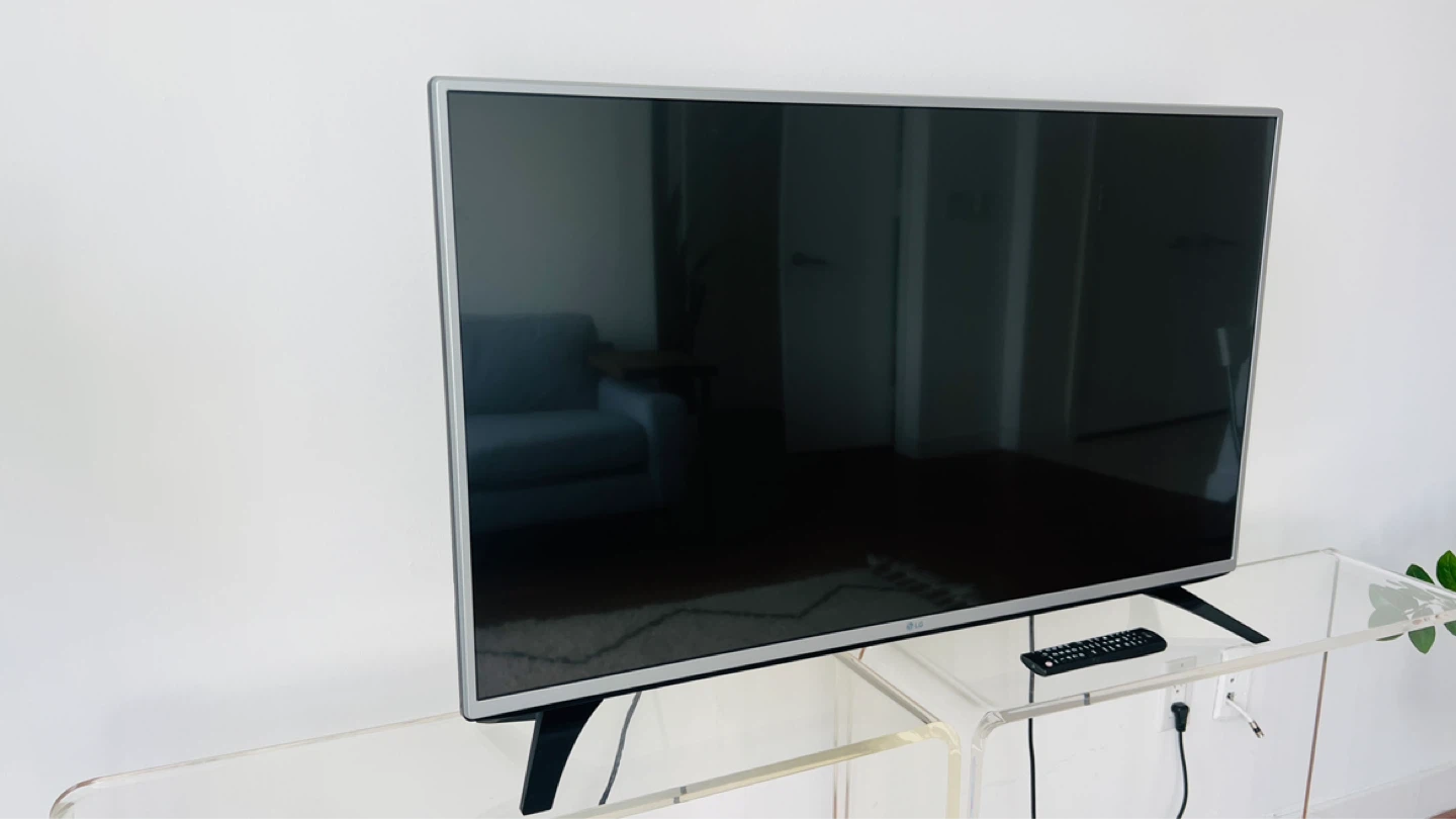 LG Television 43 inches diagonal size screen. Pick up Midtown - photo 2