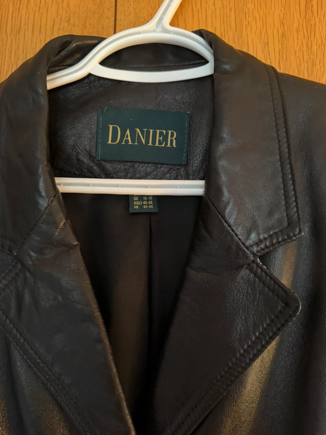 Danier Leather Blazer - photo 2