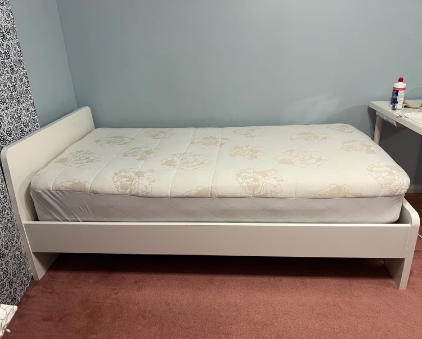 IKEA Twin Bed Frame + Mattress Included – Excellent Condition - photo 3