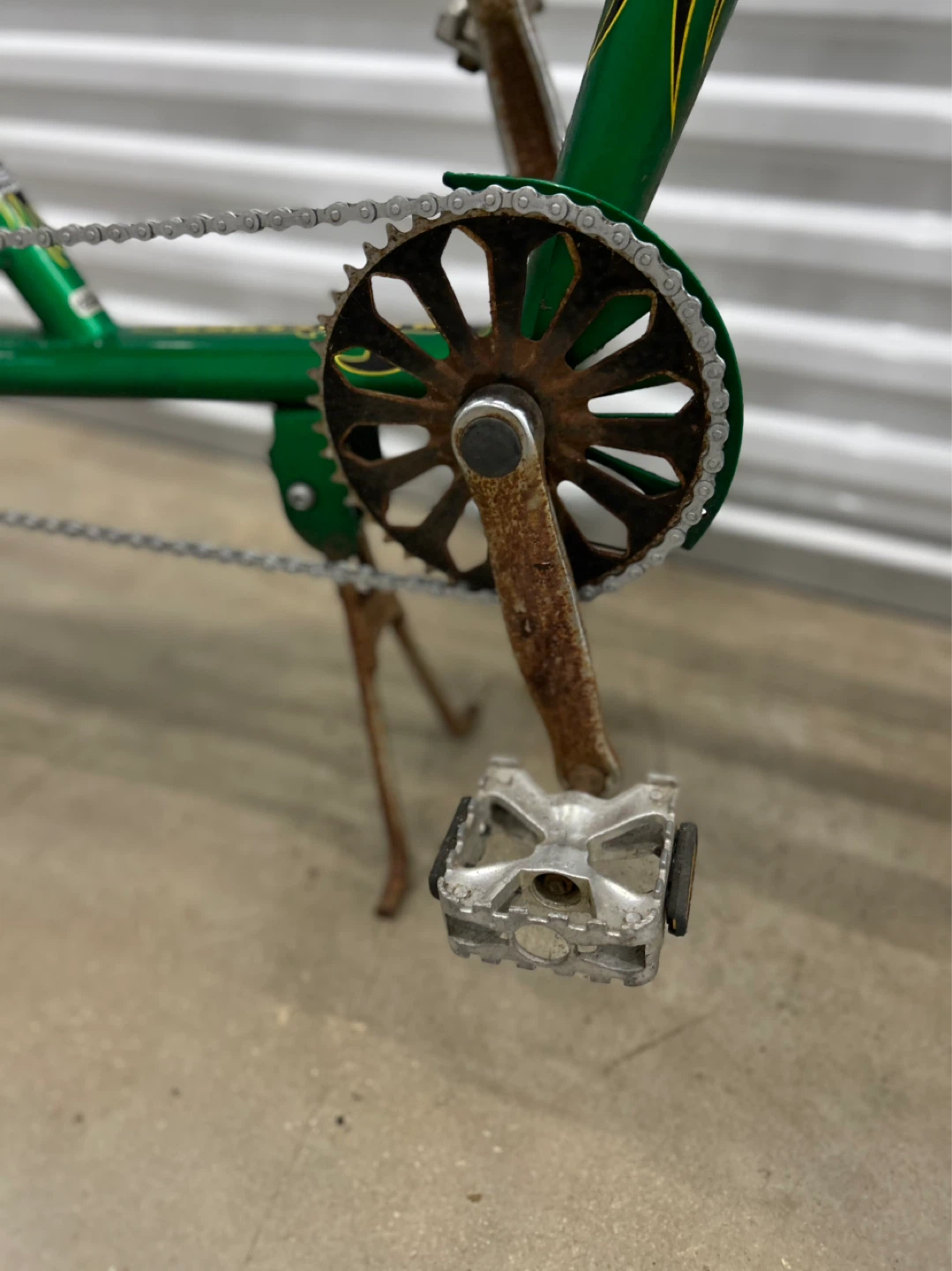 Green Sting Ray Chopper Bicycle - photo 2