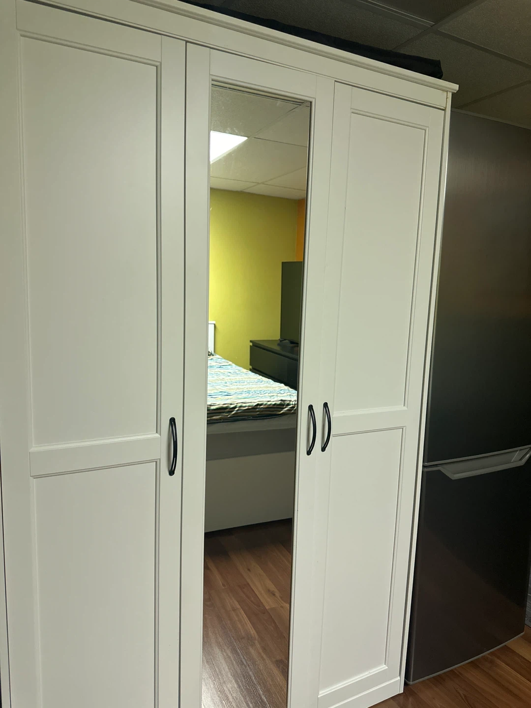 White 3-Door Wardrobe with Mirrored Doors