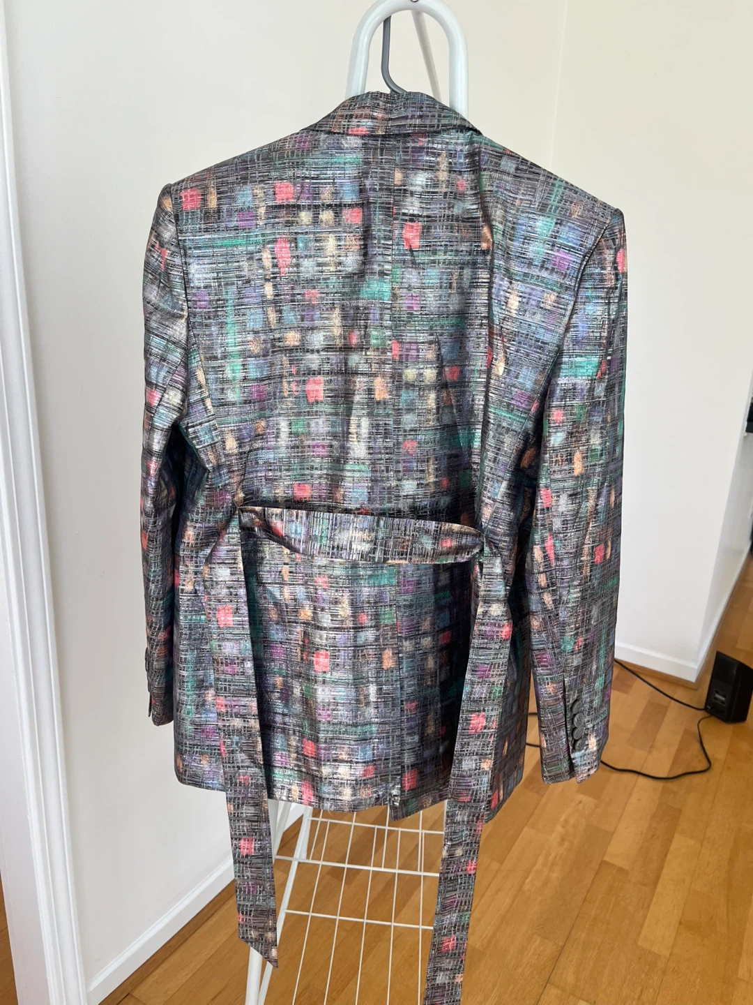 MOVING SALE – Stylish Designer Pieces, Everything Must Go! - photo 2