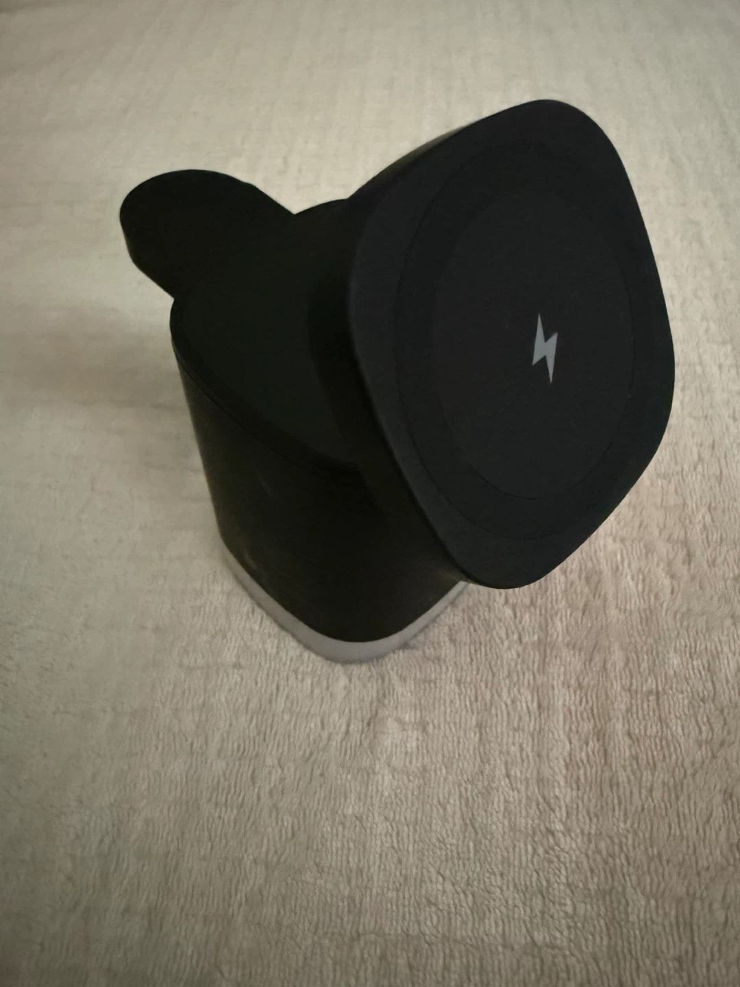 Helix ETHVAL3LED 3-in-1 Wireless Charger - photo 3