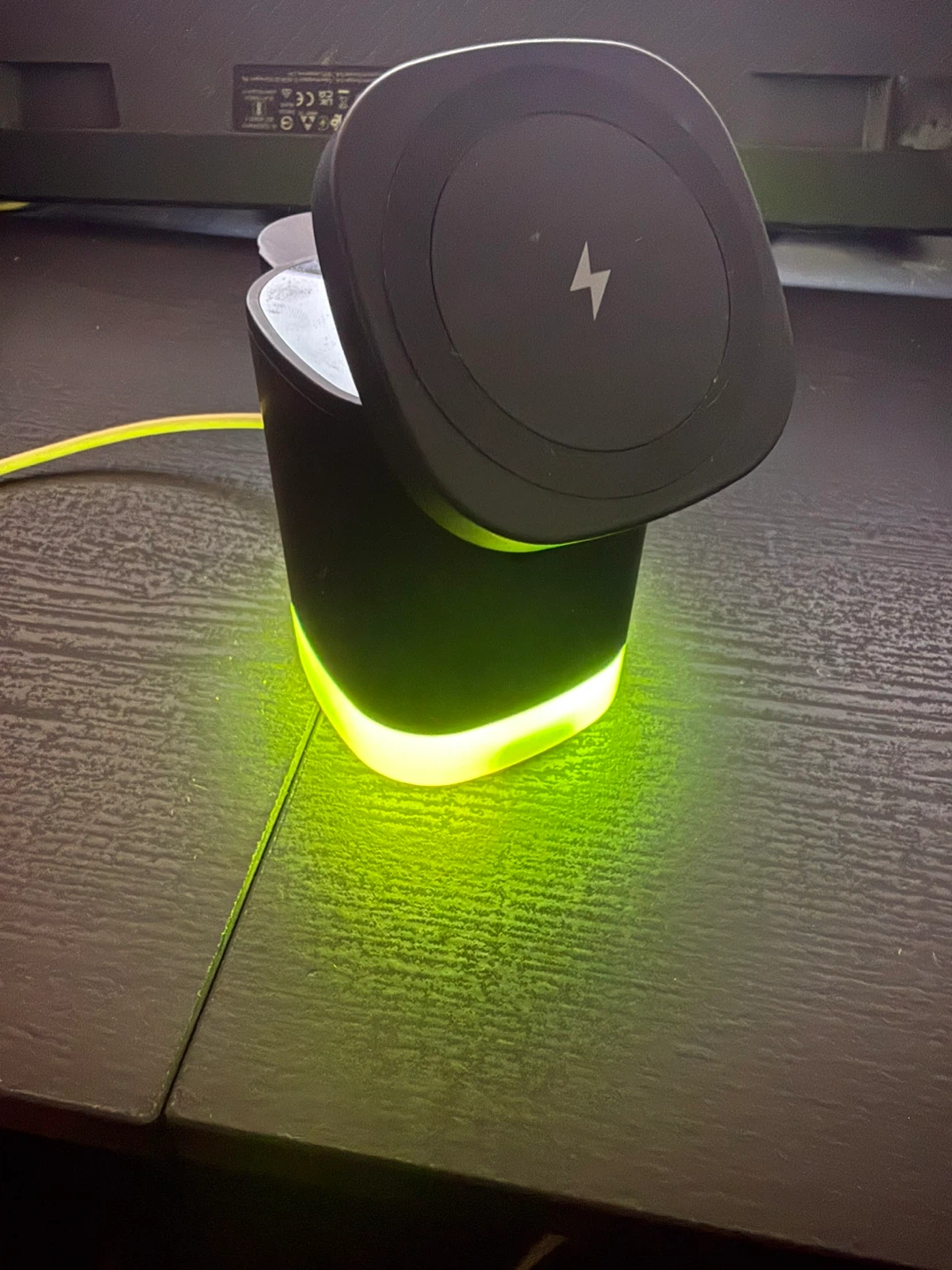 Helix ETHVAL3LED 3-in-1 Wireless Charger