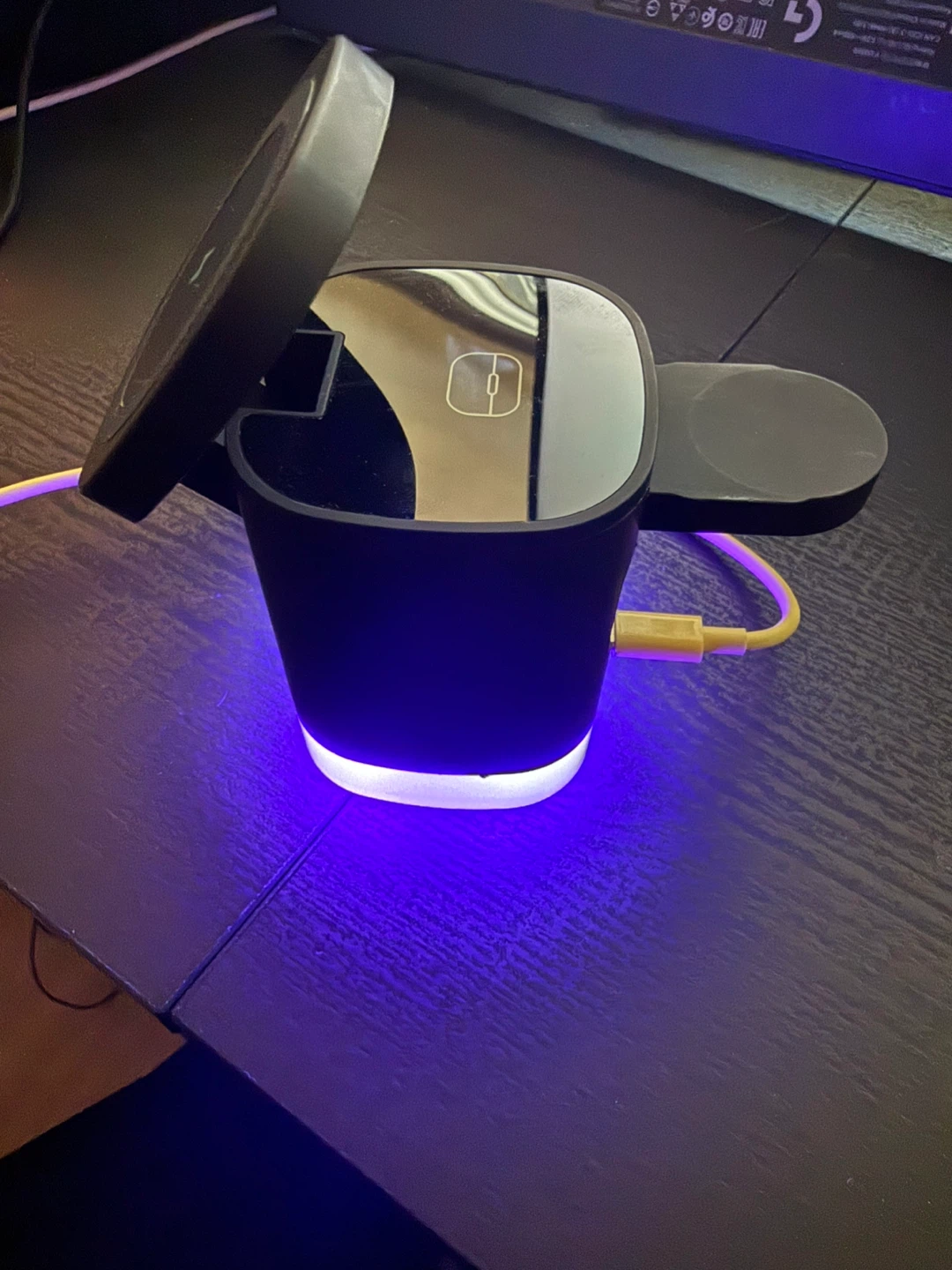Helix ETHVAL3LED 3-in-1 Wireless Charger - photo 2