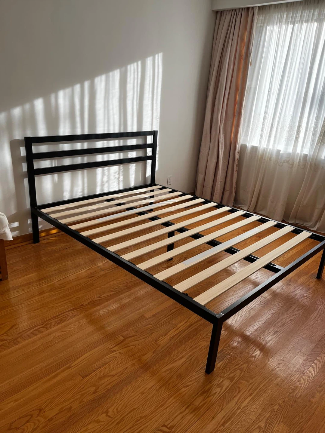 Zinus Mia 38 inch Metal Platform Bed Frame with Headboard