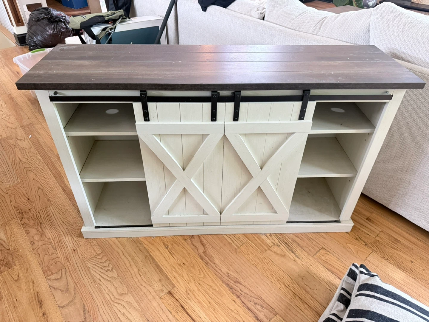 Farmhouse Style TV Stand with Barn Doors - photo 4