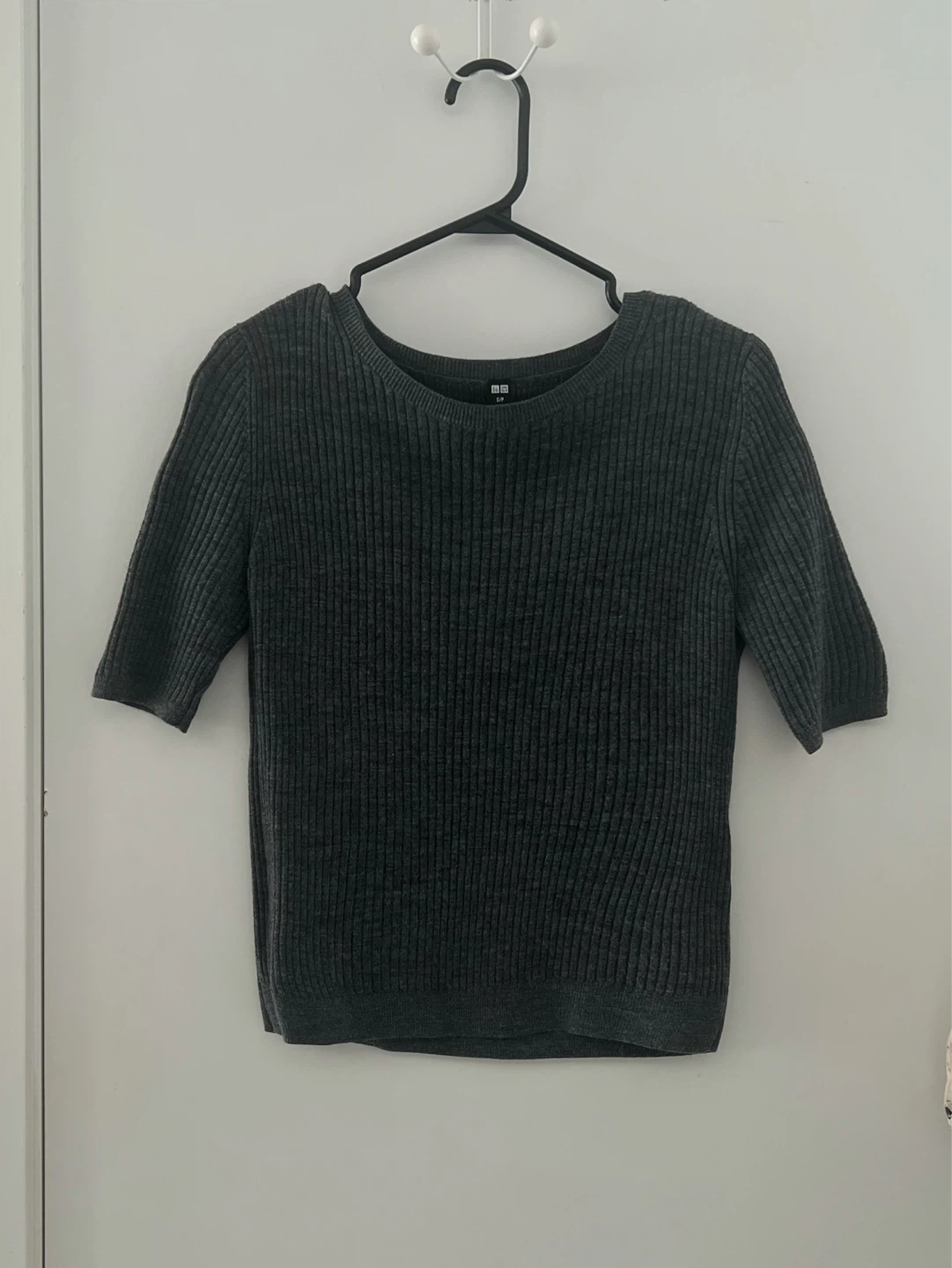 Uniqlo Ribbed Knit Top - Charcoal Grey Size Small