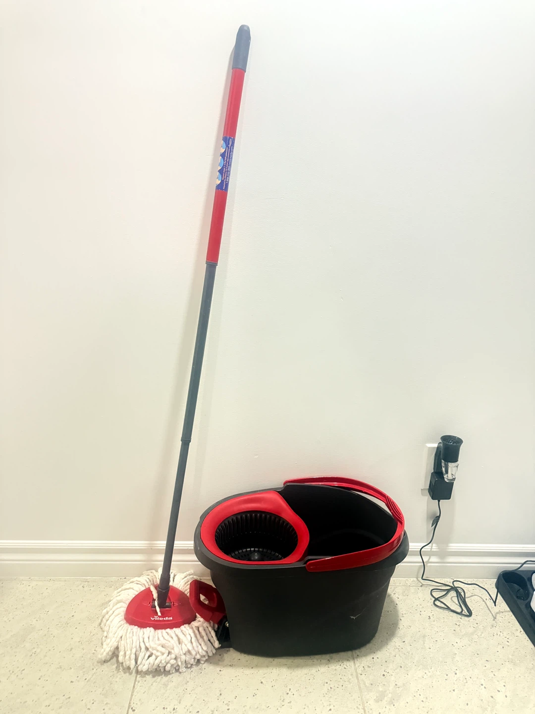 Vileda EasyWring Microfiber Spin Mop and Bucket System - photo 2